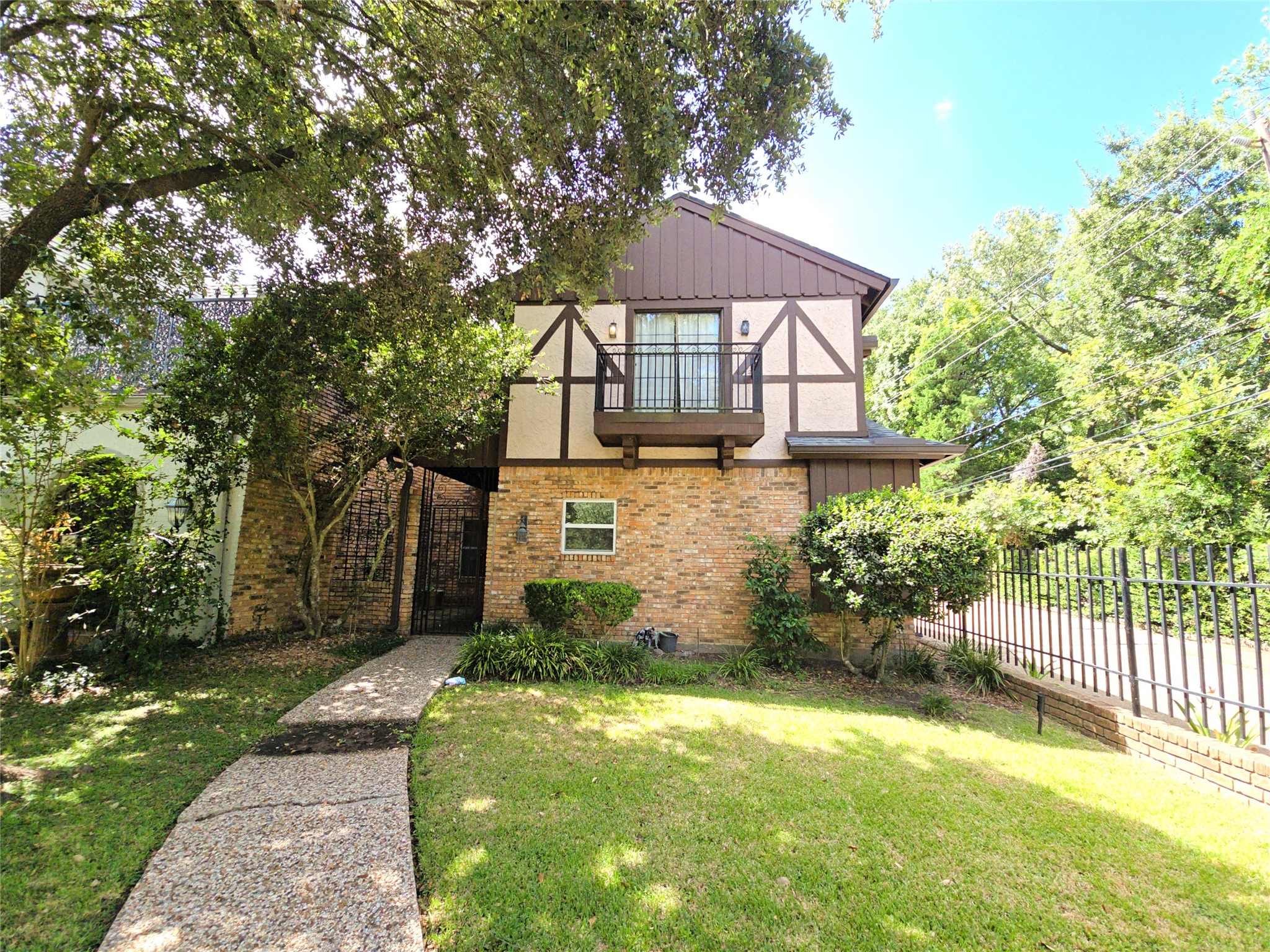 9731 Briar Forest Drive Property Photo 1