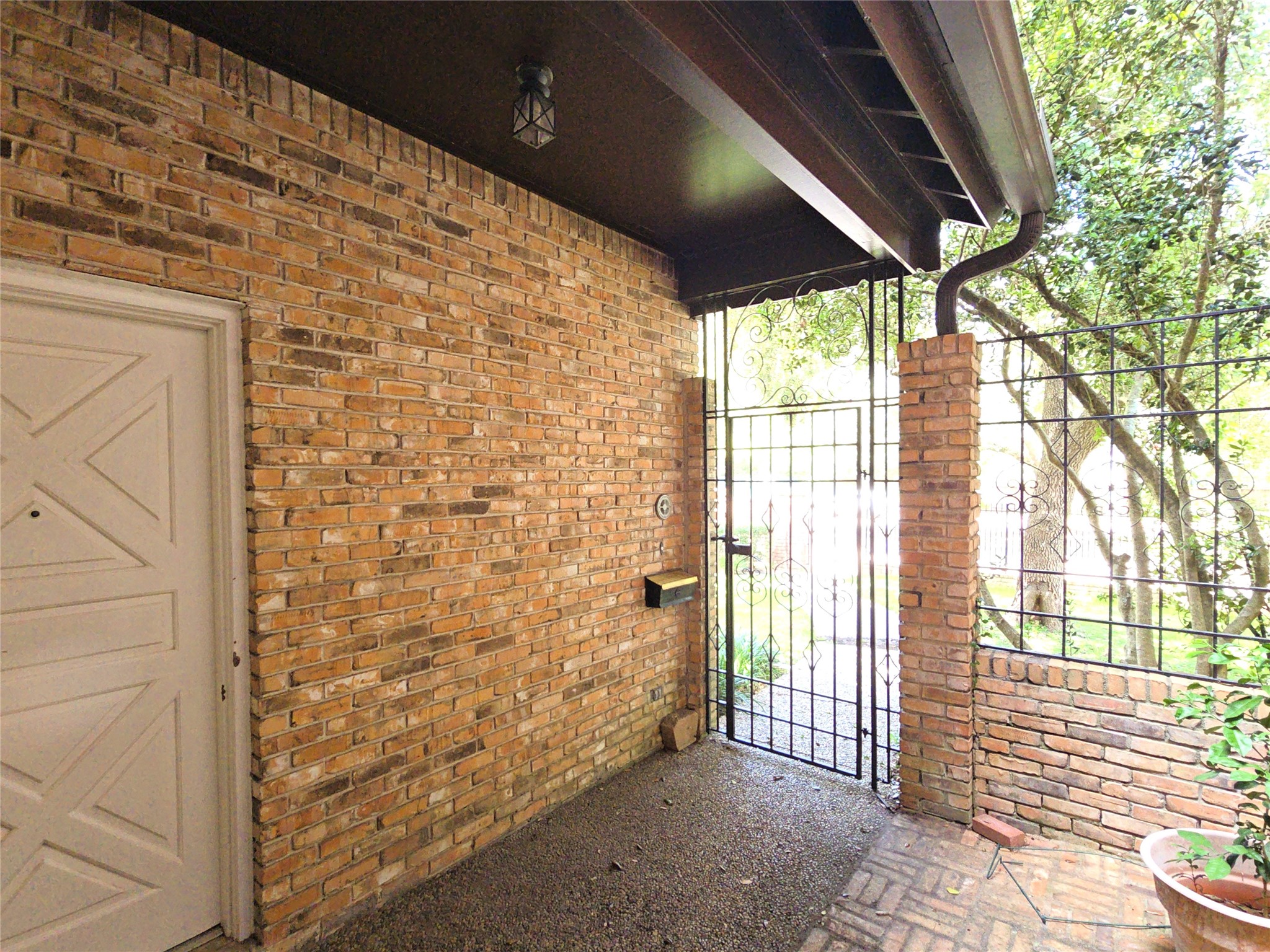 9731 Briar Forest Drive Property Photo 2