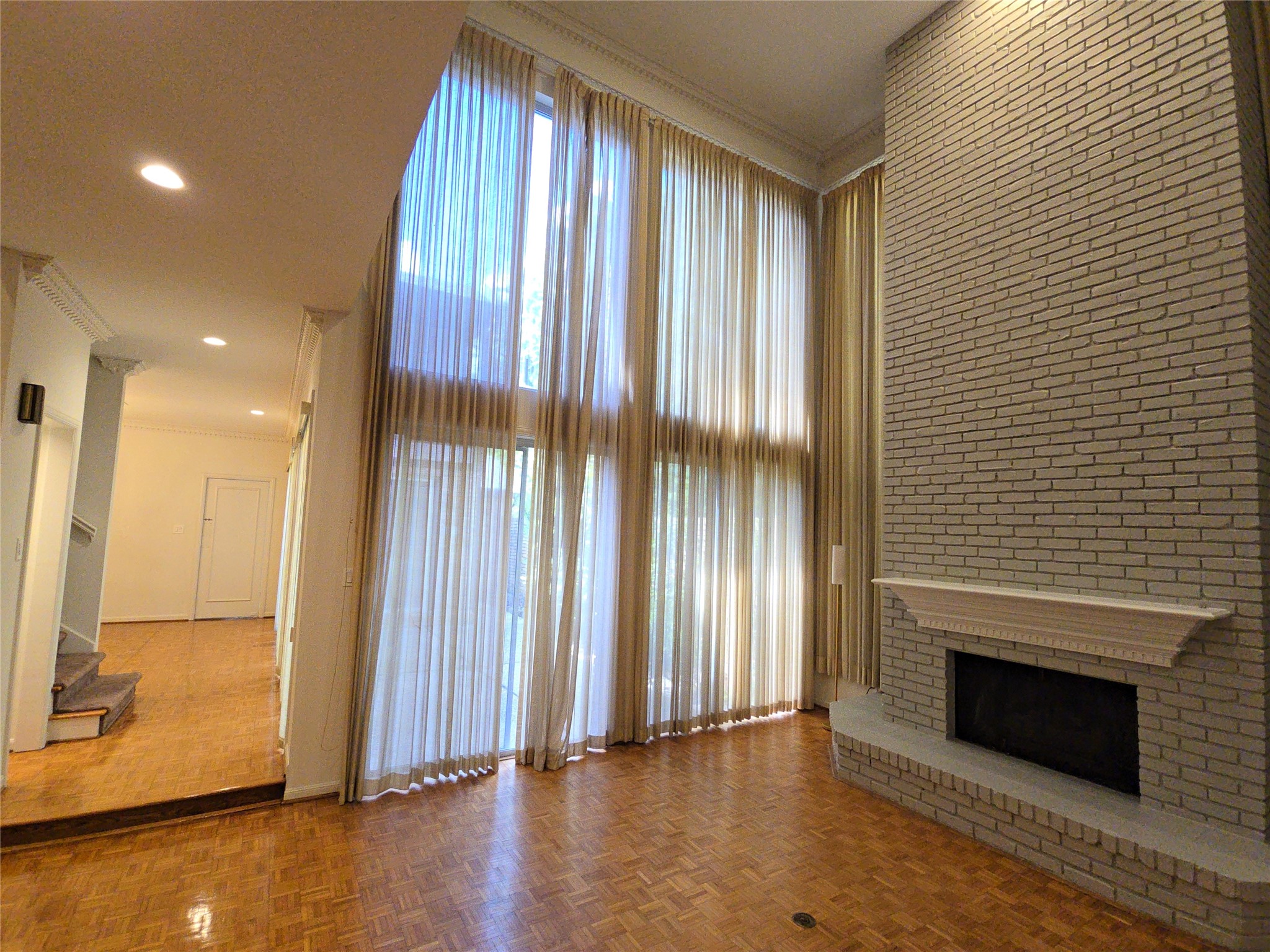 9731 Briar Forest Drive Property Photo 4