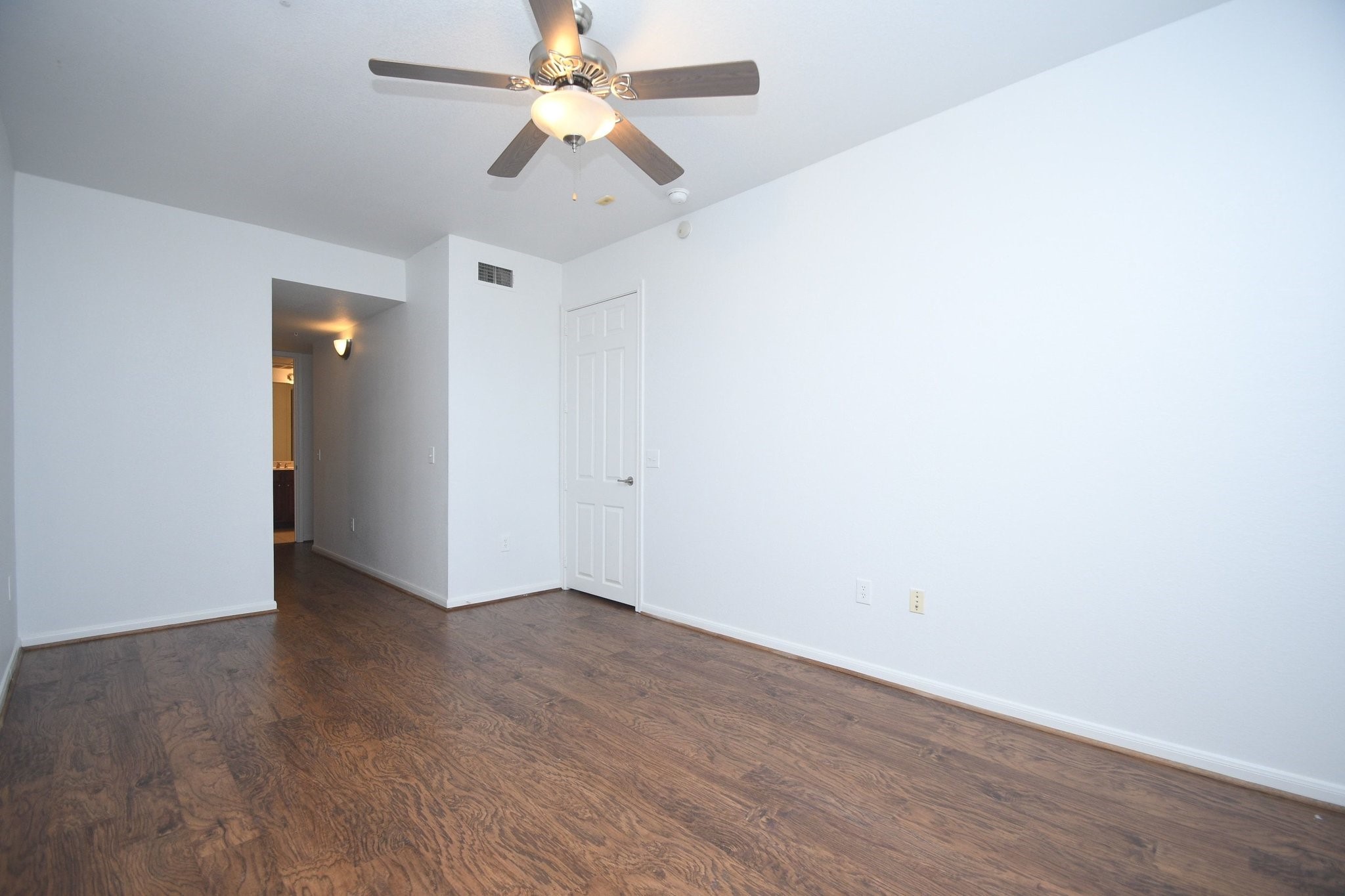 7575 Kirby Drive 1407 Property Photo 5