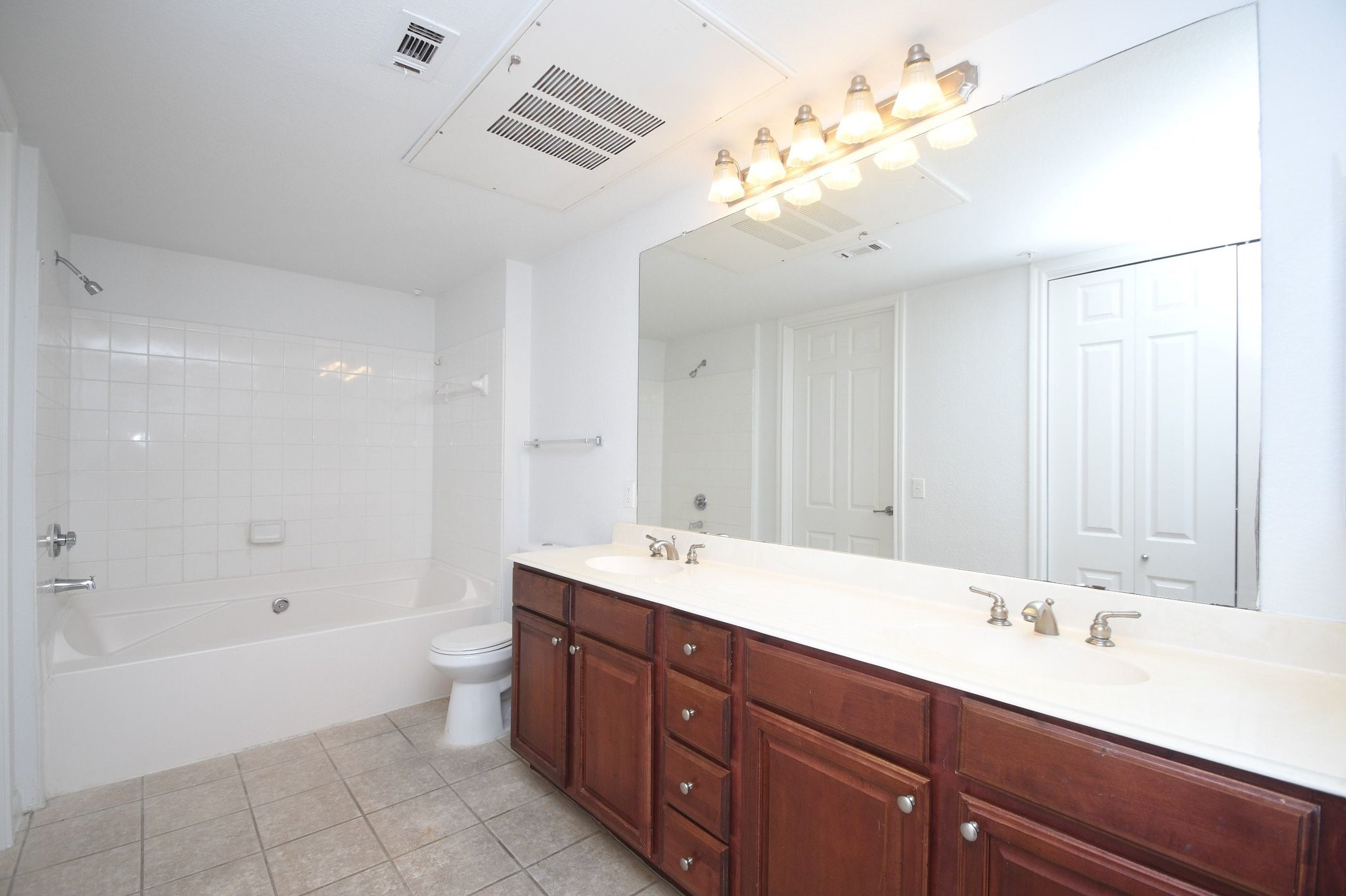 7575 Kirby Drive 1407 Property Photo 8
