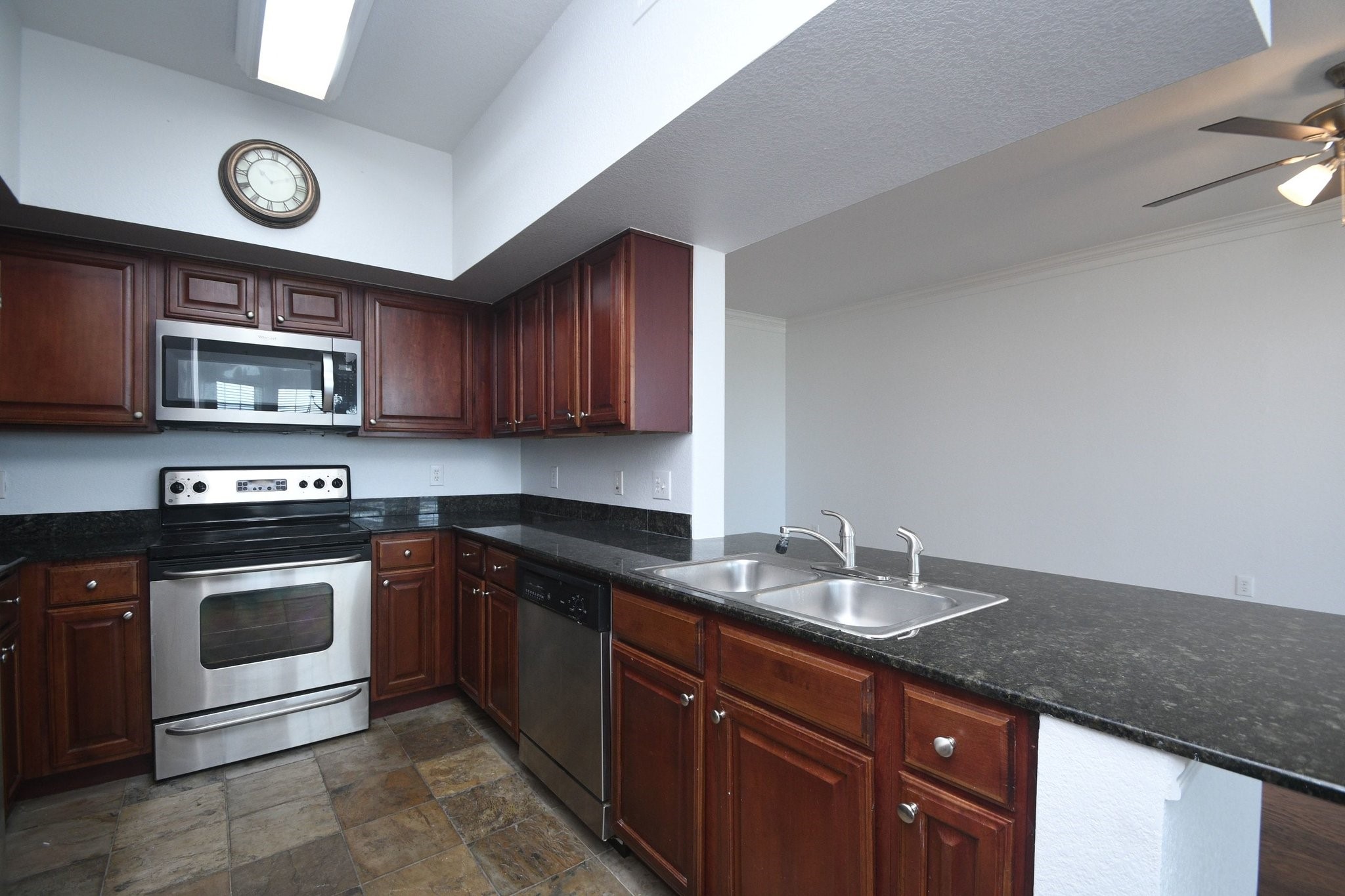 7575 Kirby Drive 1407 Property Photo 23
