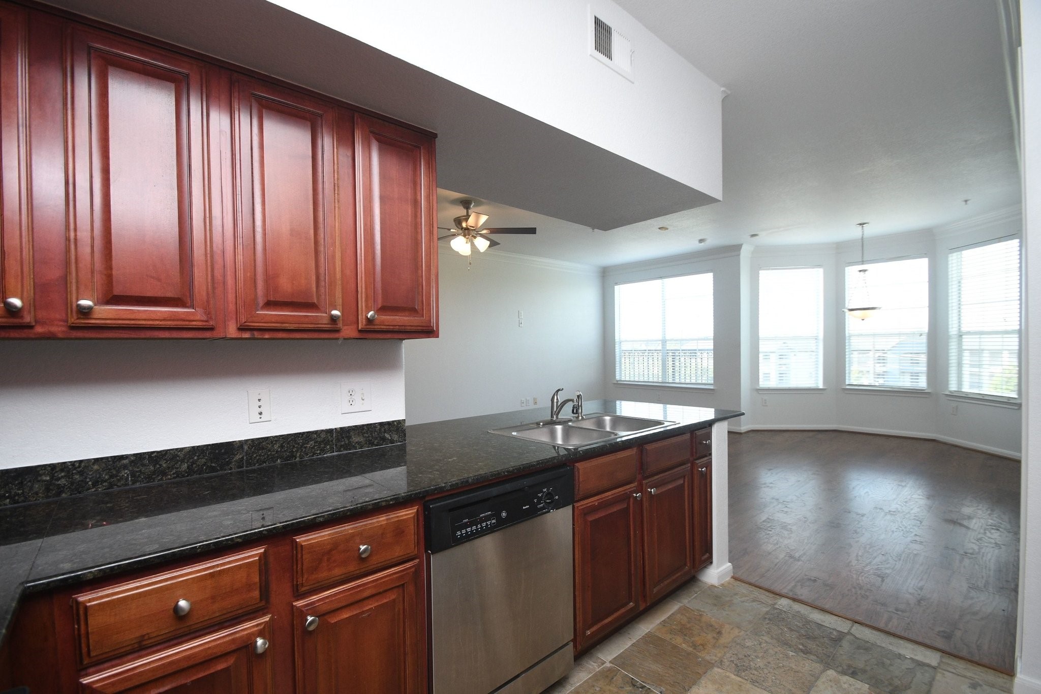7575 Kirby Drive 1407 Property Photo 24
