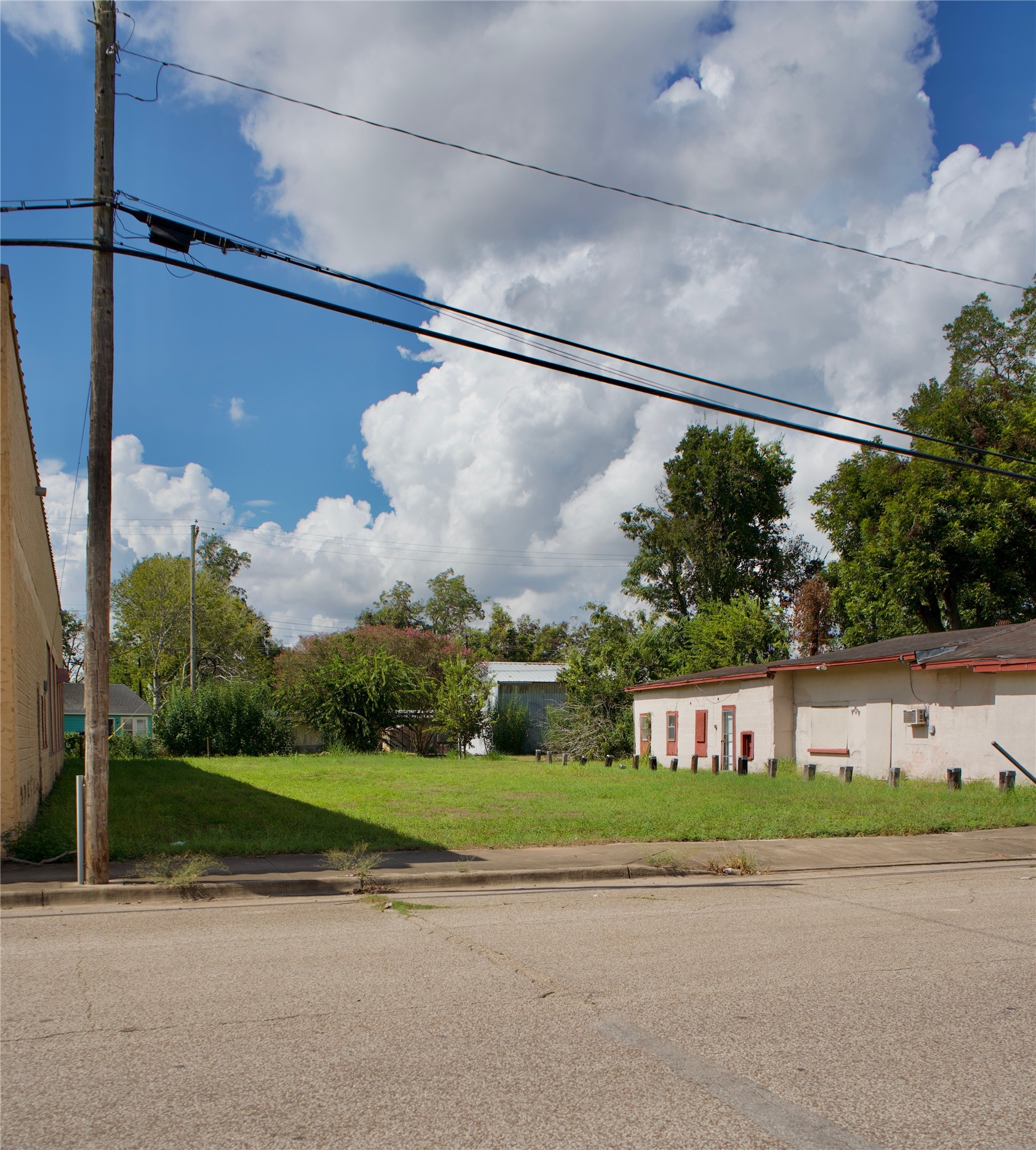 621 E Milam Street Property Photo 5