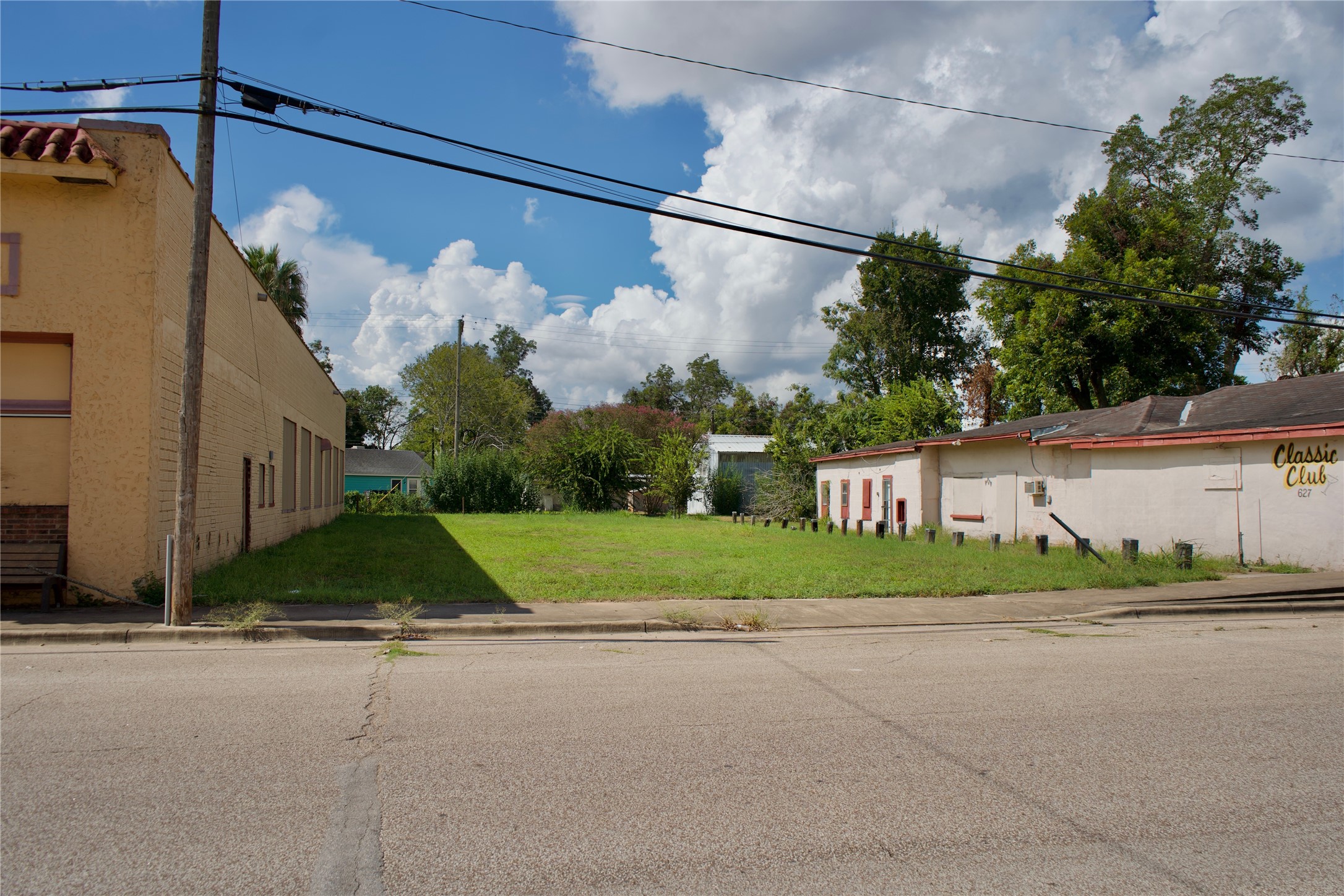 621 E Milam Street Property Photo 6