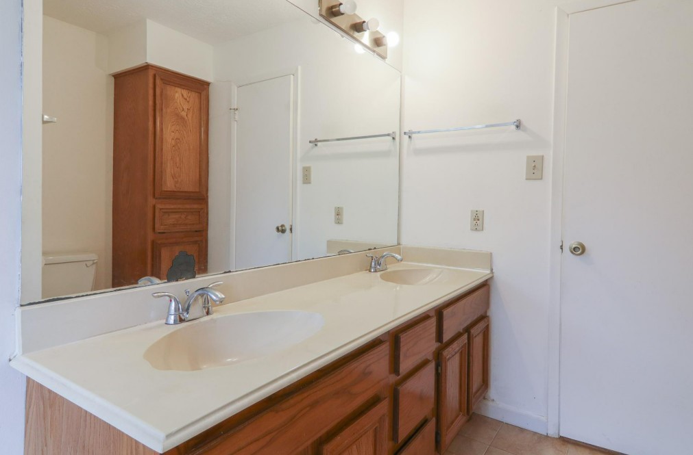 10802 Sashay Drive Property Photo 9