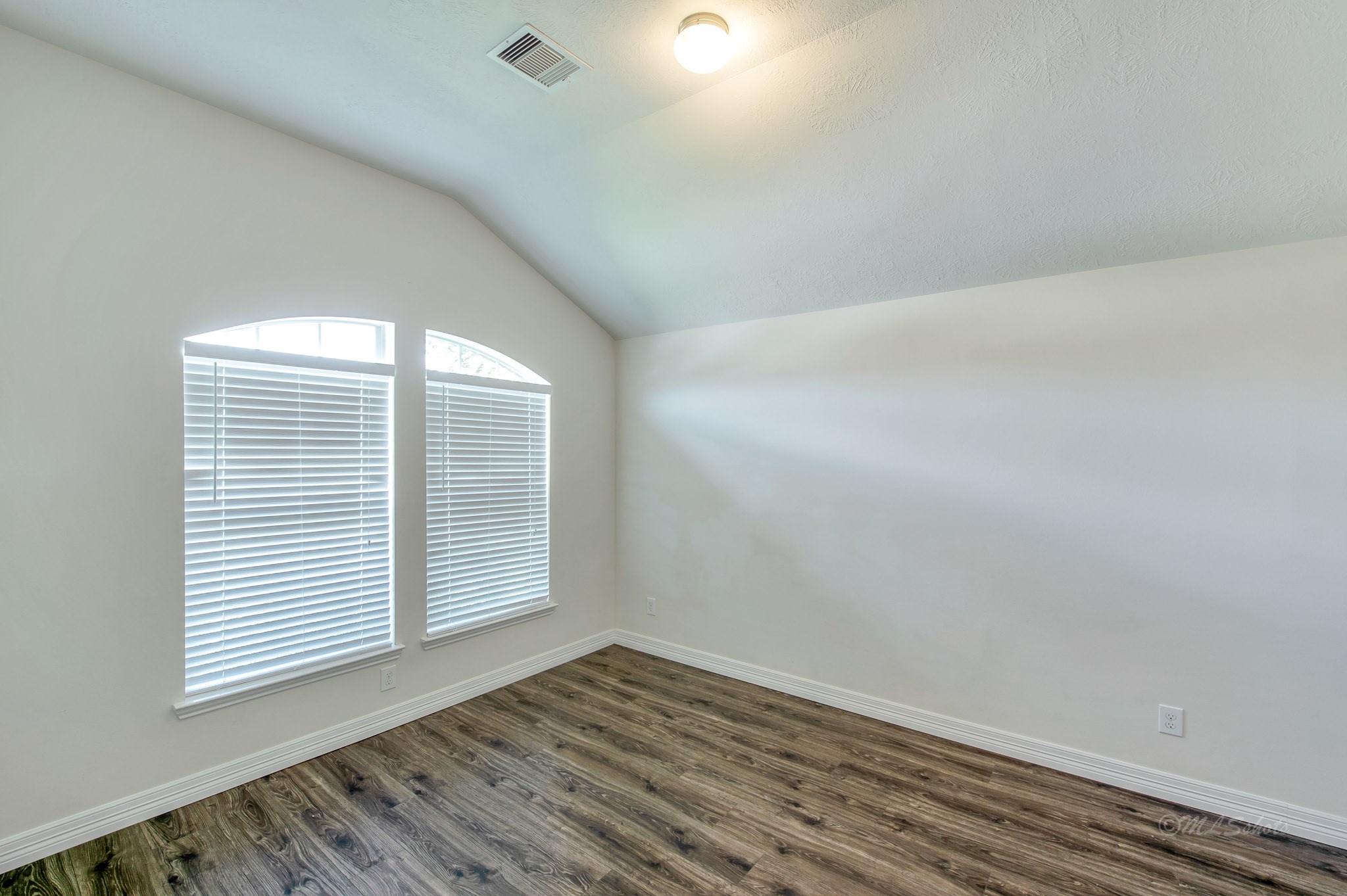 20103 Ray Falls Drive Property Photo 5