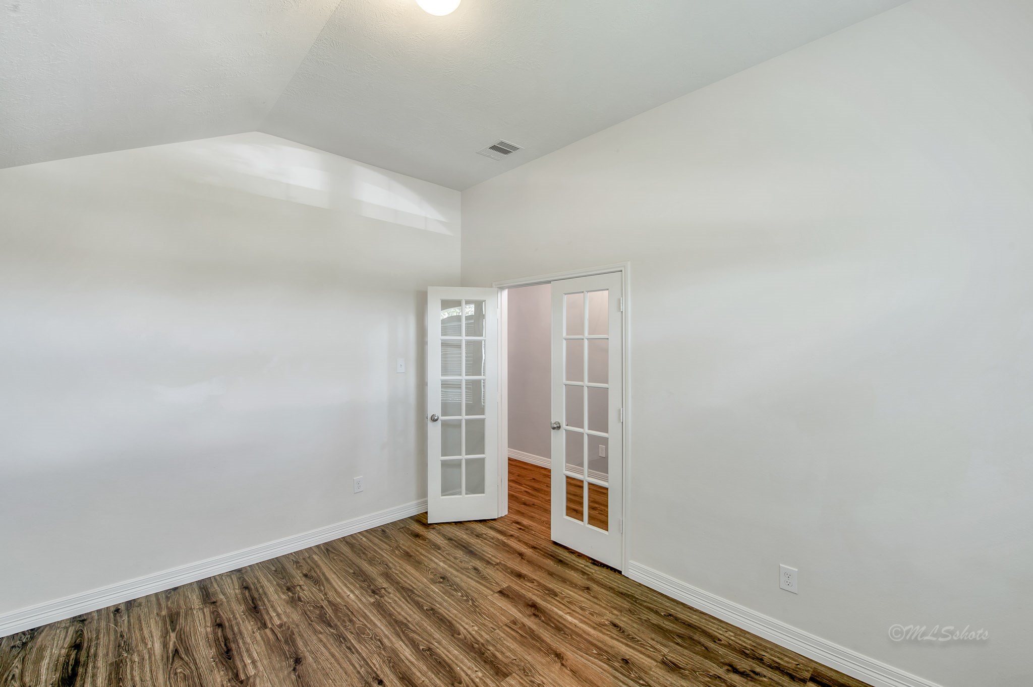 20103 Ray Falls Drive Property Photo 6