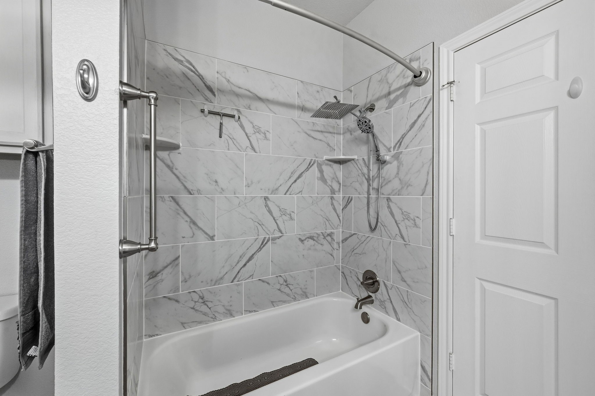2815 Kings Crossing Drive 302 Property Photo 13