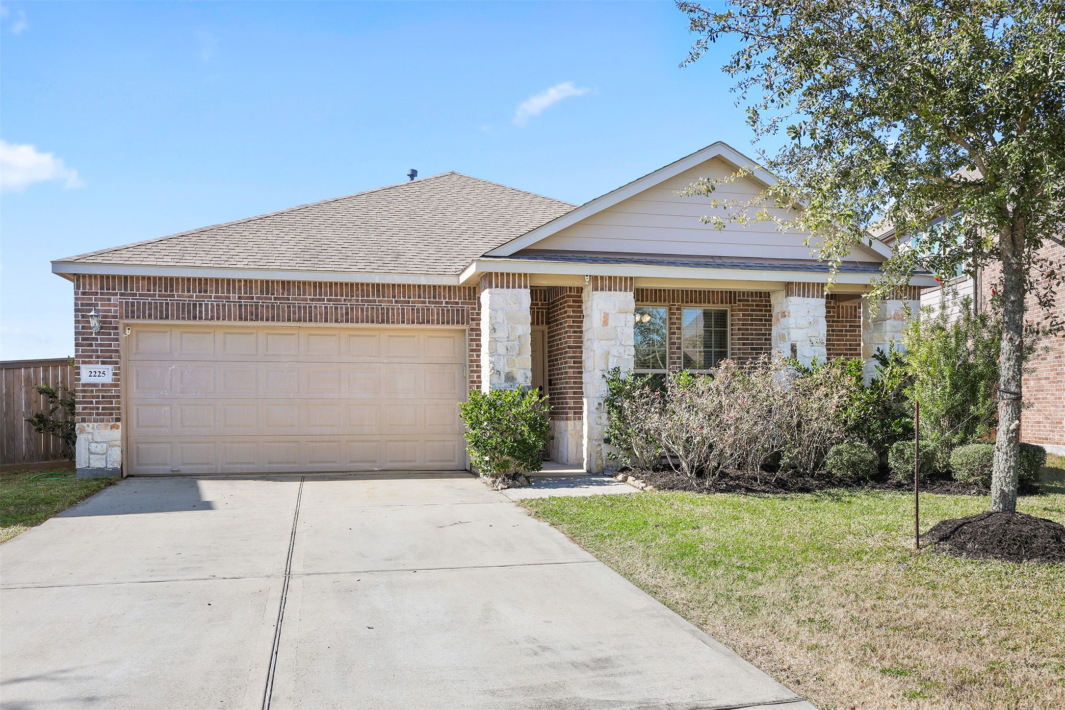 2225 Windy Sail Drive Property Photo 2