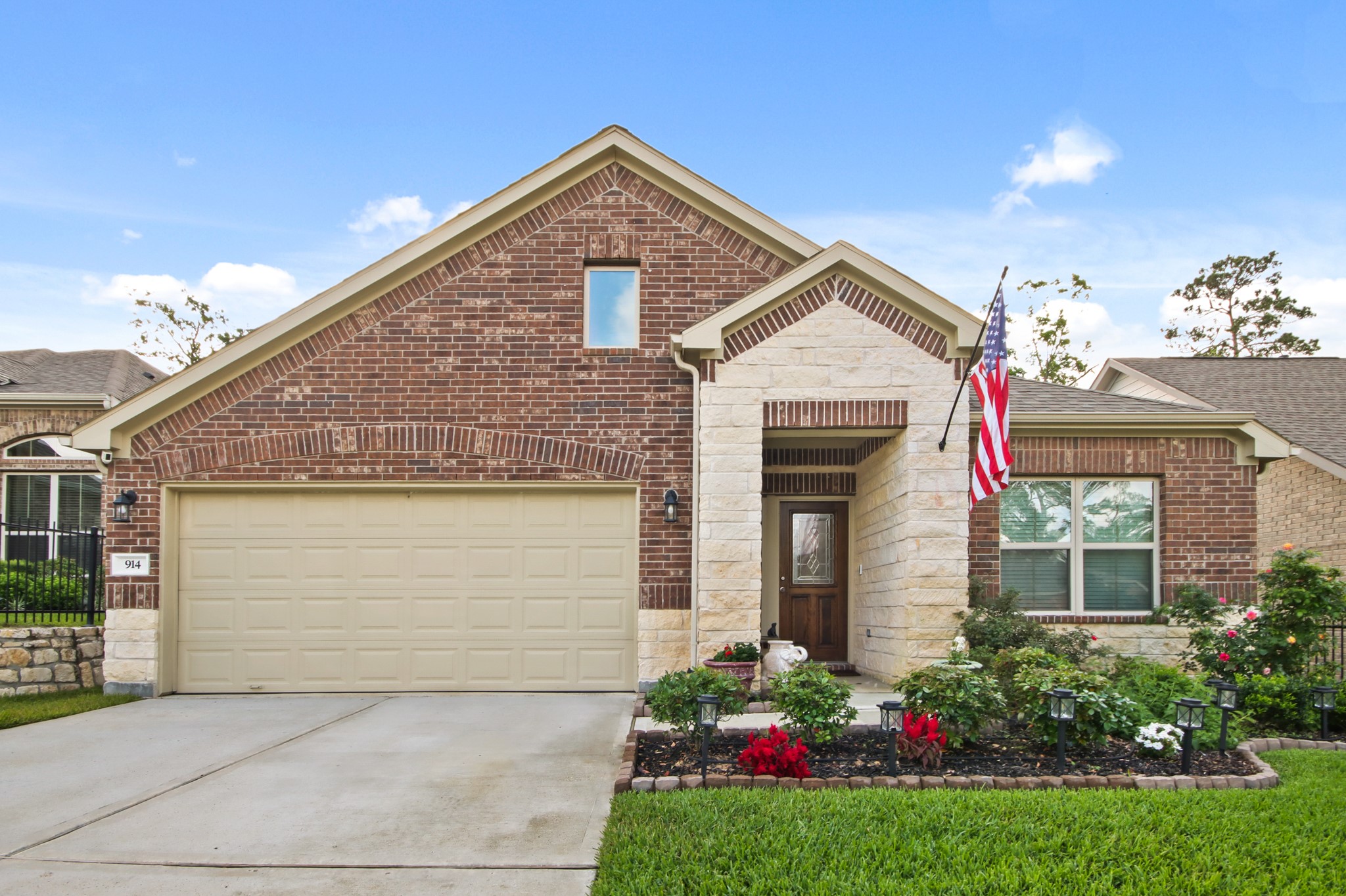 914 Golden Willow Lane Property Photo 1