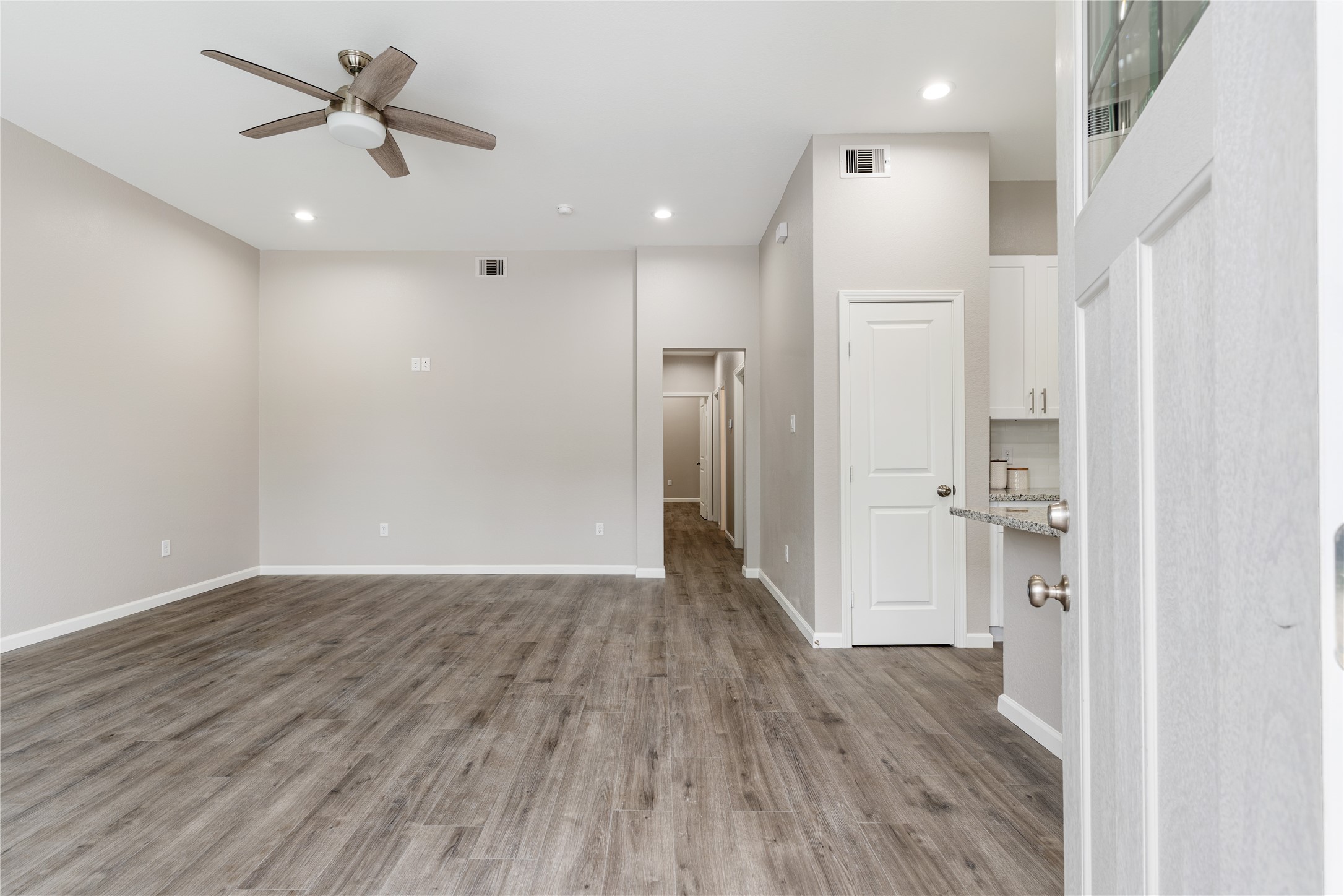 1319 E 35th Street Property Photo 5