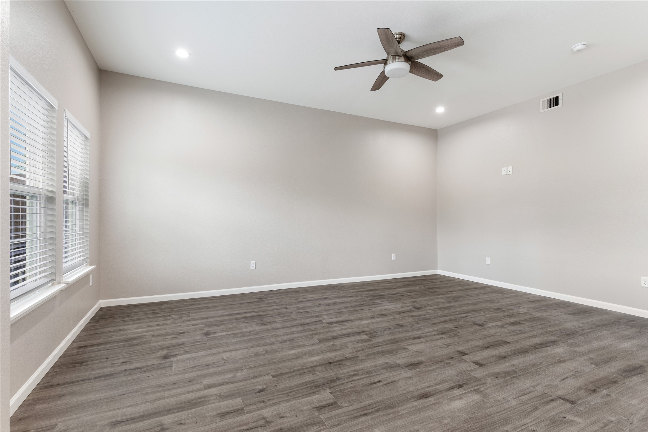 1319 E 35th Street Property Photo 10