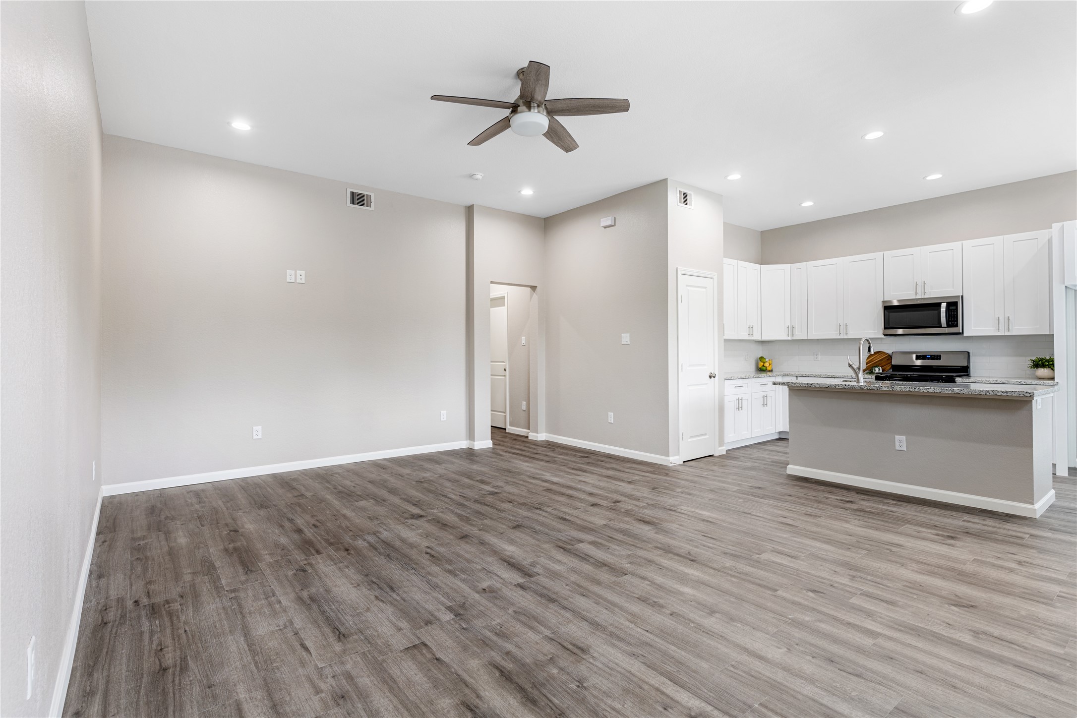 1319 E 35th Street Property Photo 12