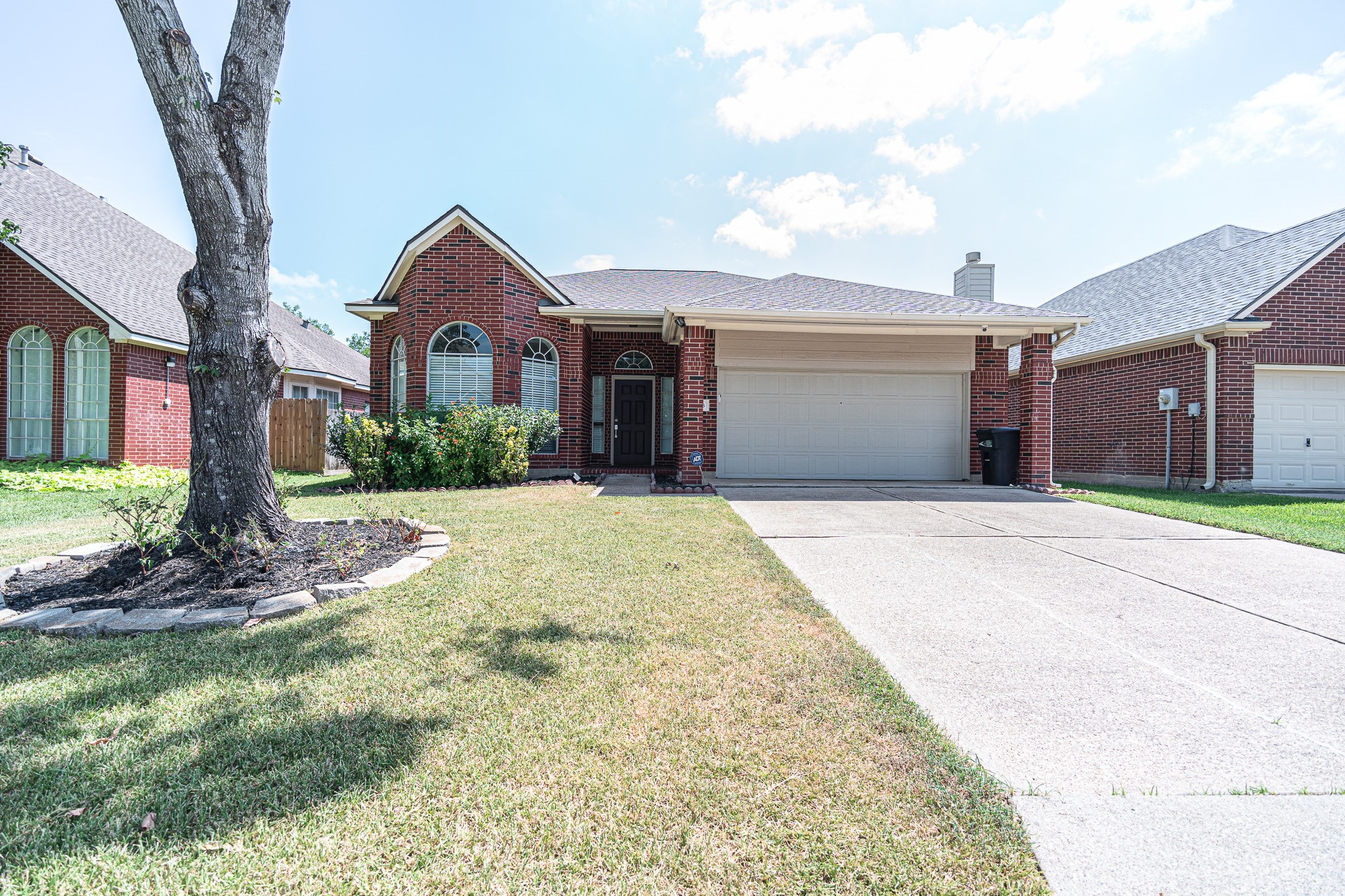 3143 W Hampton Drive Property Photo 2