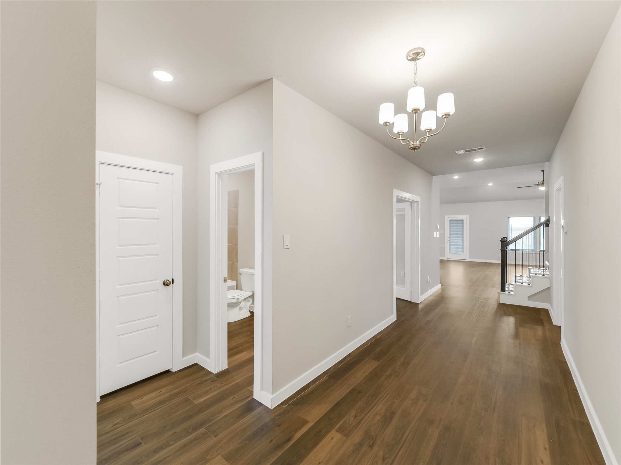 8634 Jetty Glen Drive Property Photo 5