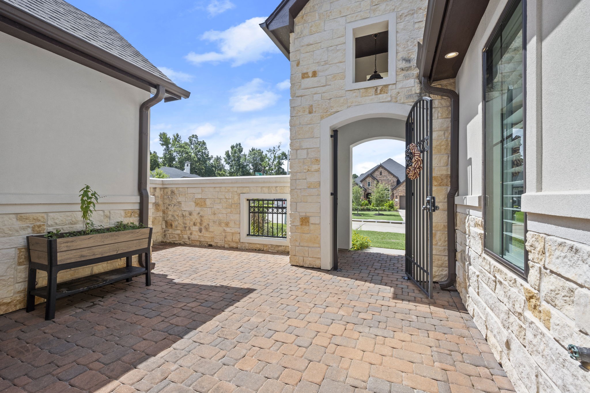 1715 Mission Oaks Court Property Photo 9