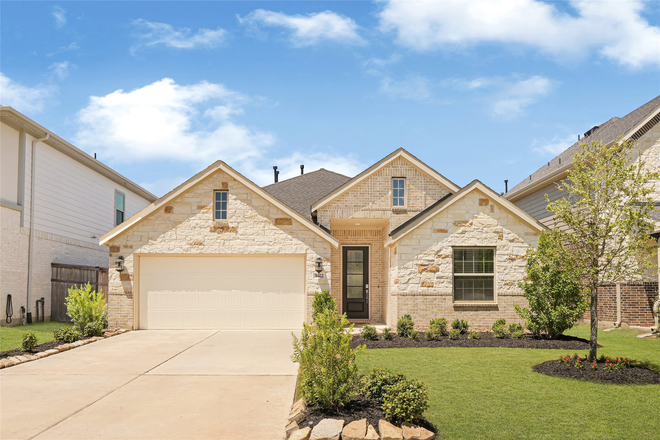 31422 Vineyard Creek Drive Property Photo 1