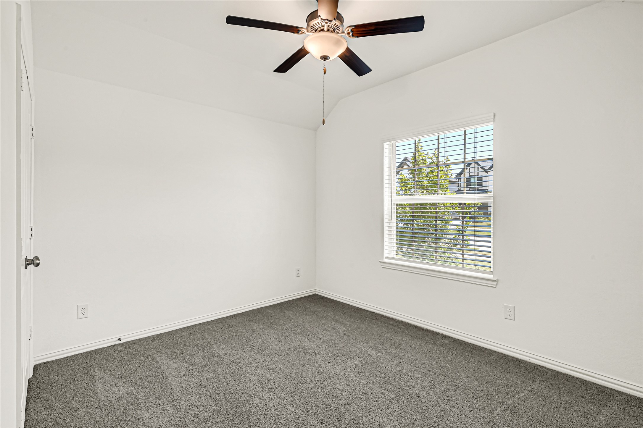 31422 Vineyard Creek Drive Property Photo 7