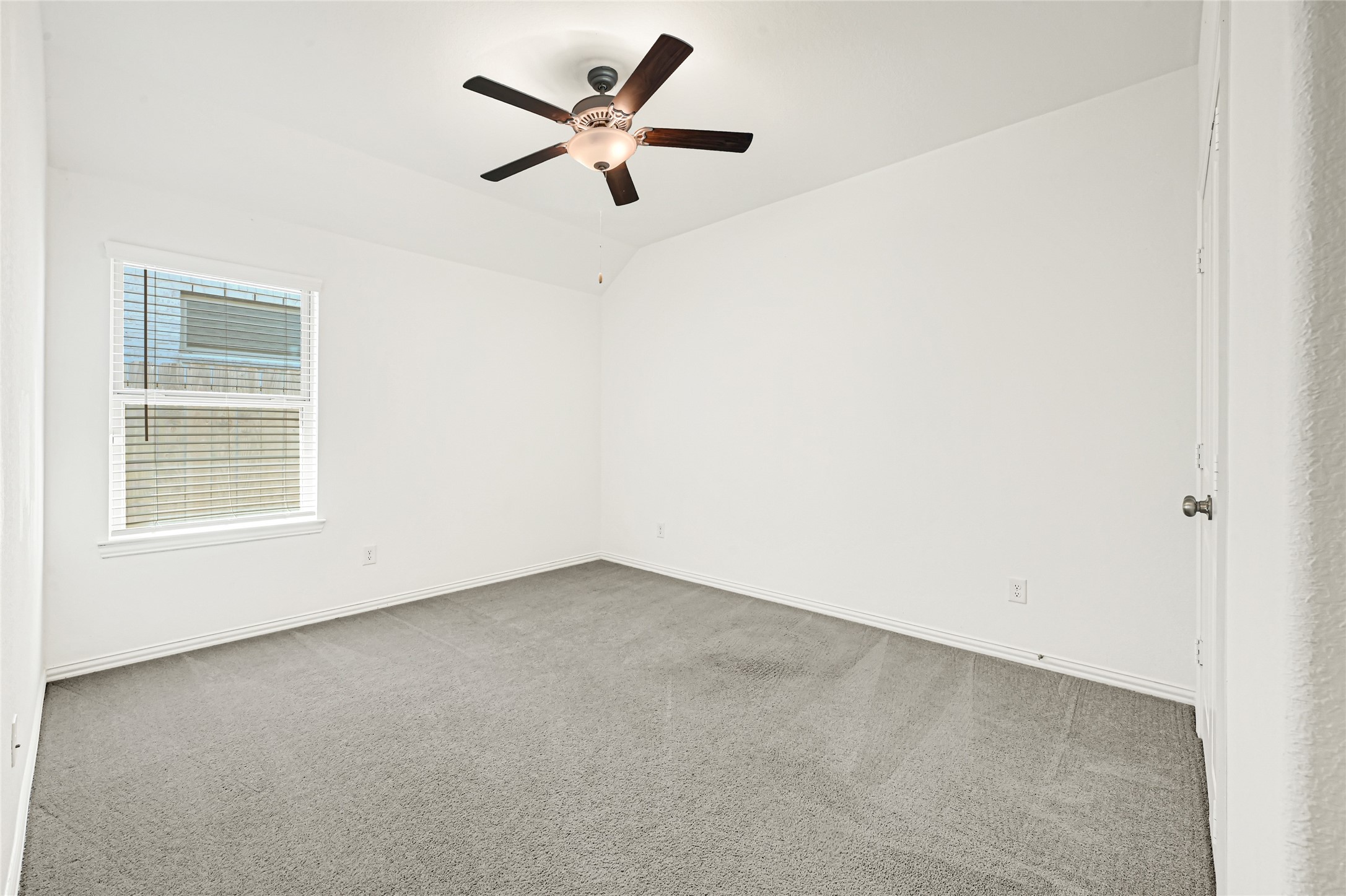 31422 Vineyard Creek Drive Property Photo 14