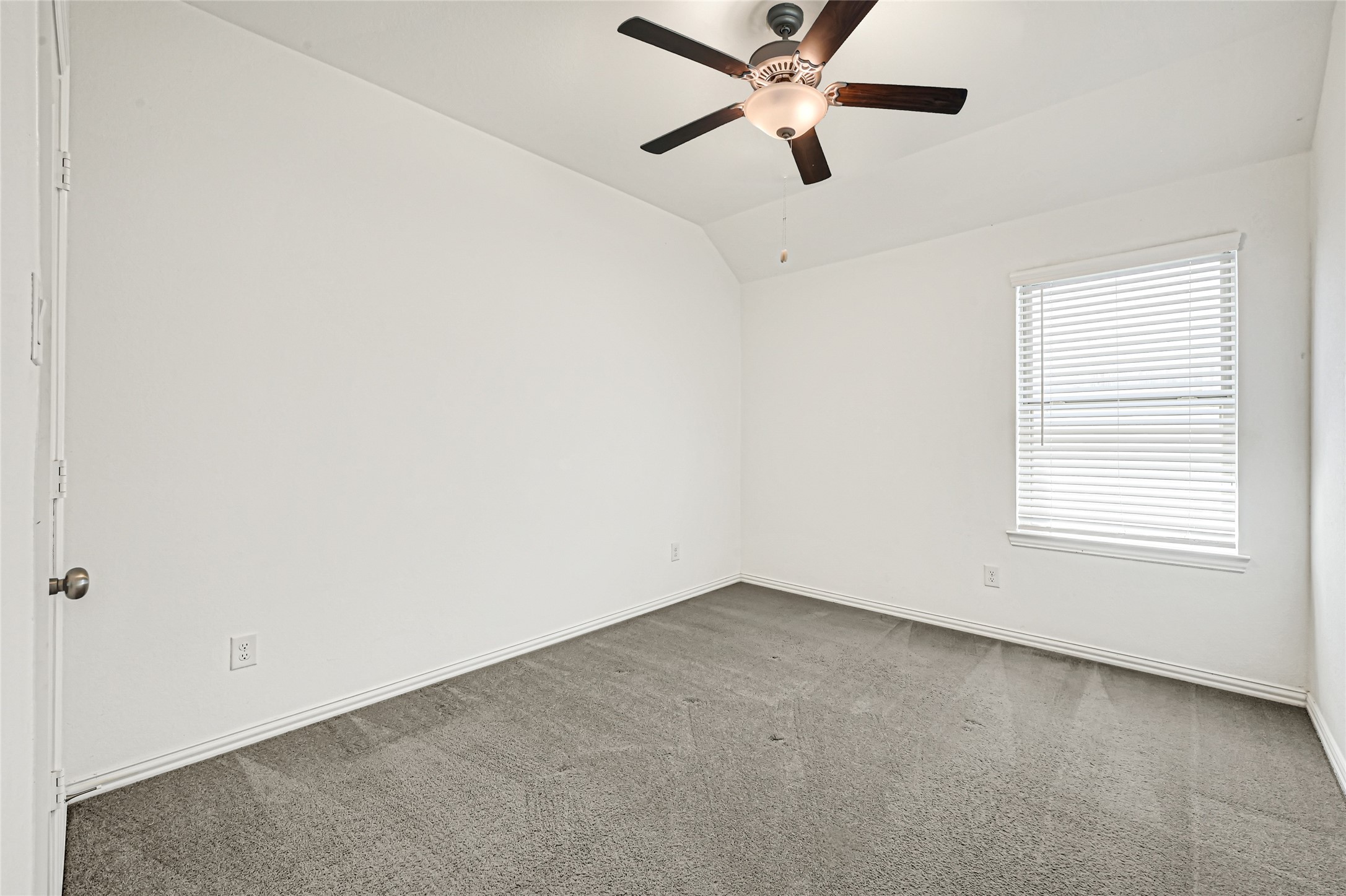 31422 Vineyard Creek Drive Property Photo 16