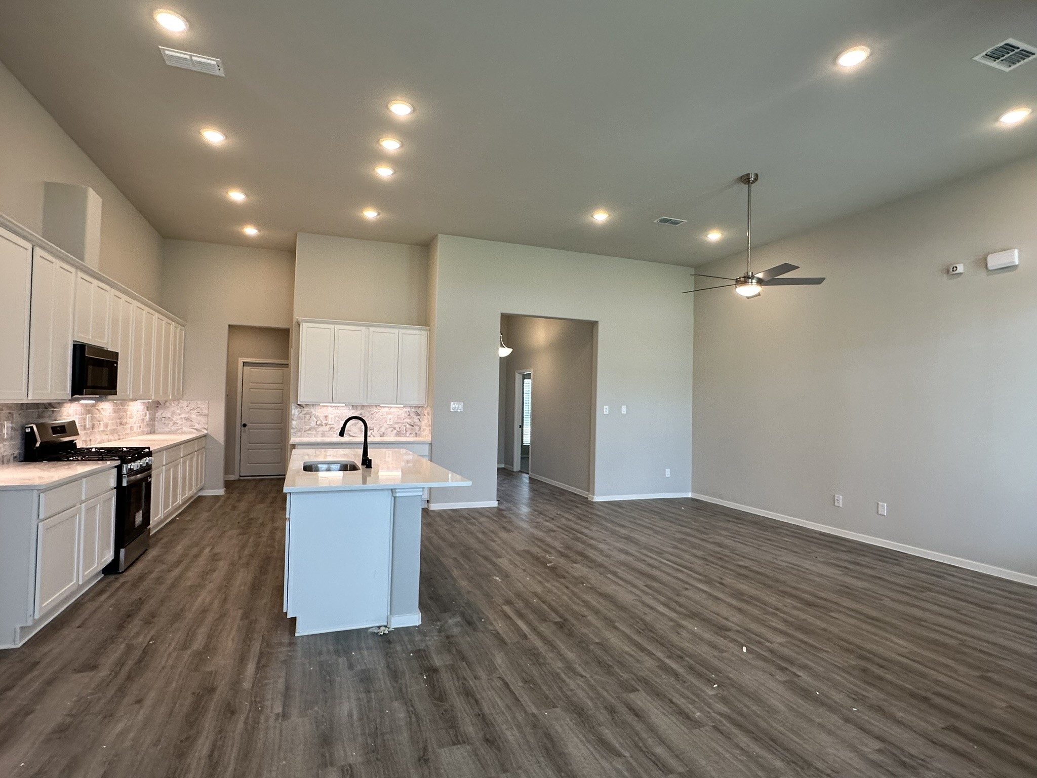 13627 Lago Vista Drive Property Photo 6