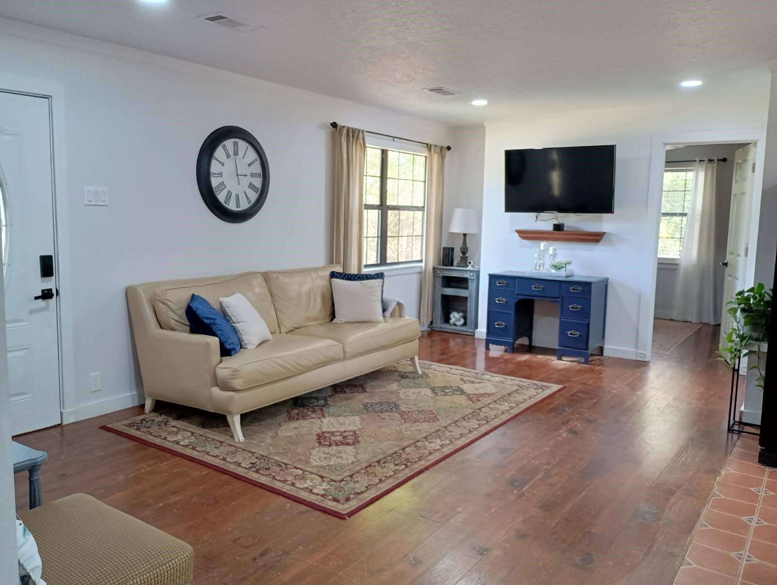 145 W Ivanhoe Drive Property Photo 2