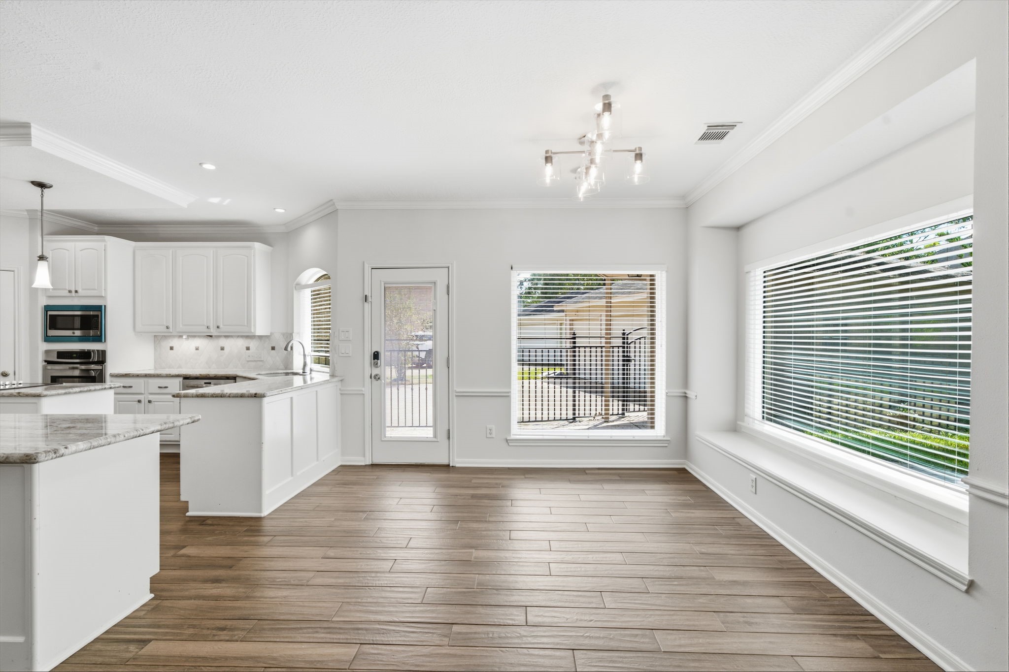 2214 Lytham Lane Property Photo 9