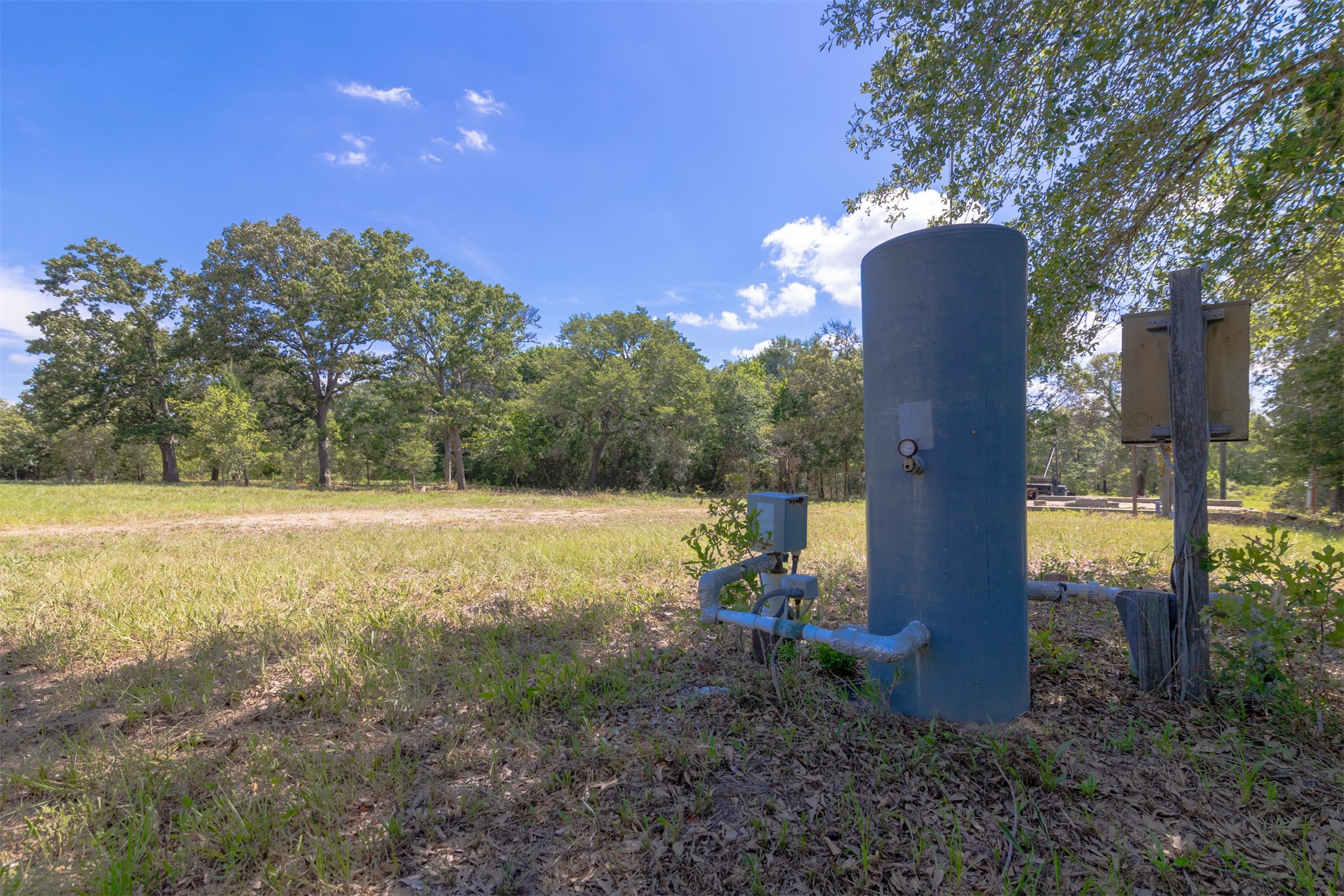 27108 Highway 6 Property Photo 8