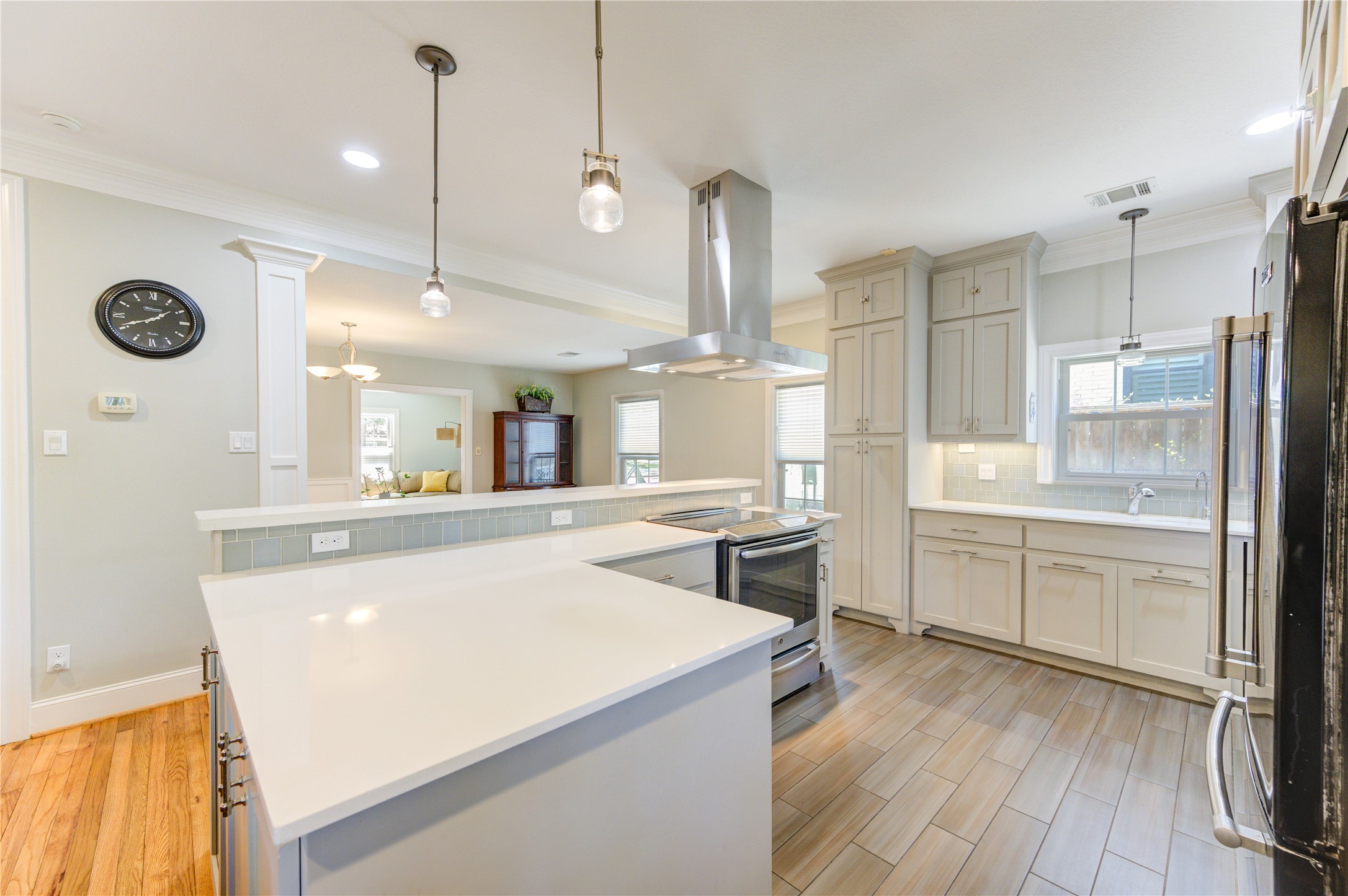 1550 Sue Barnett Drive Property Photo 10