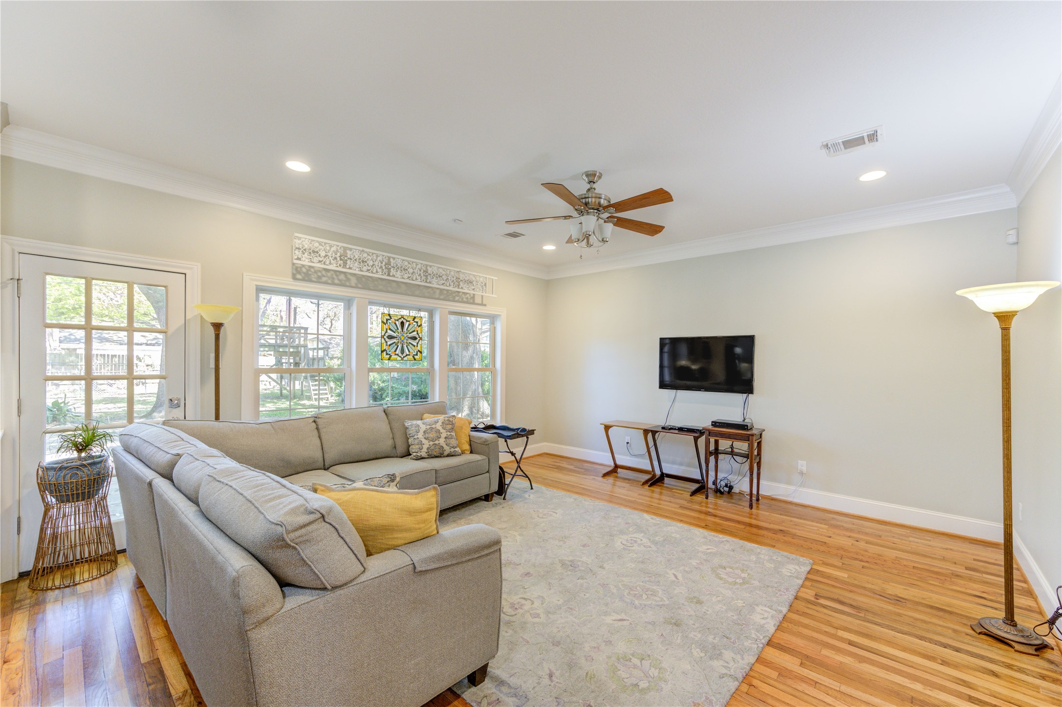 1550 Sue Barnett Drive Property Photo 11