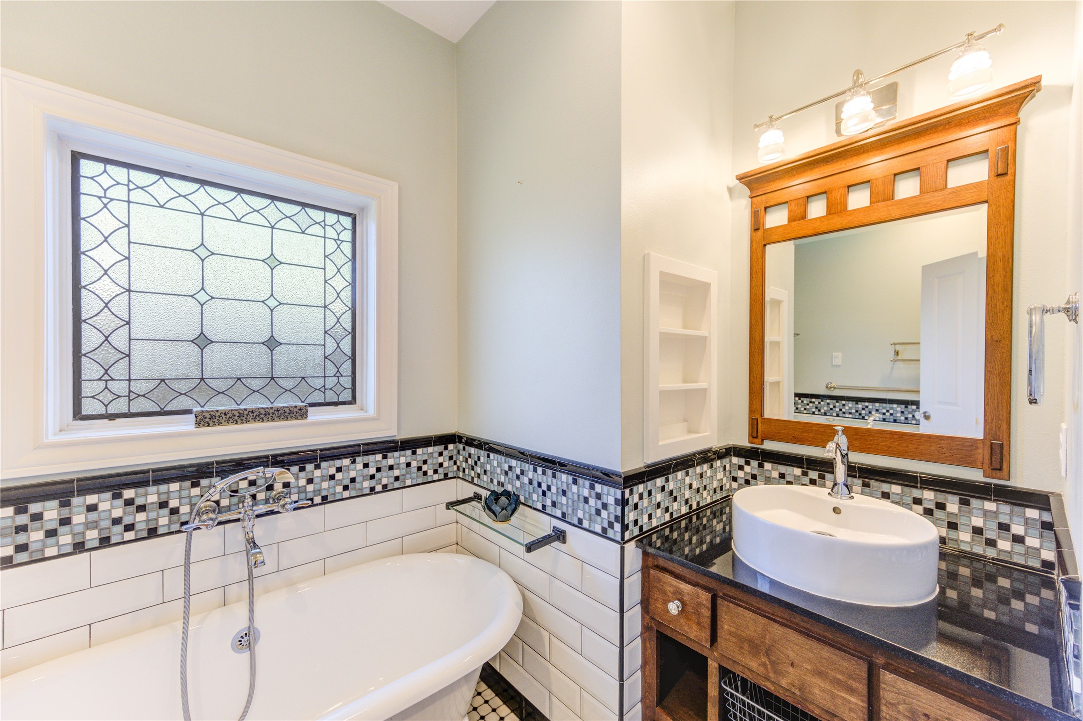 1550 Sue Barnett Drive Property Photo 14