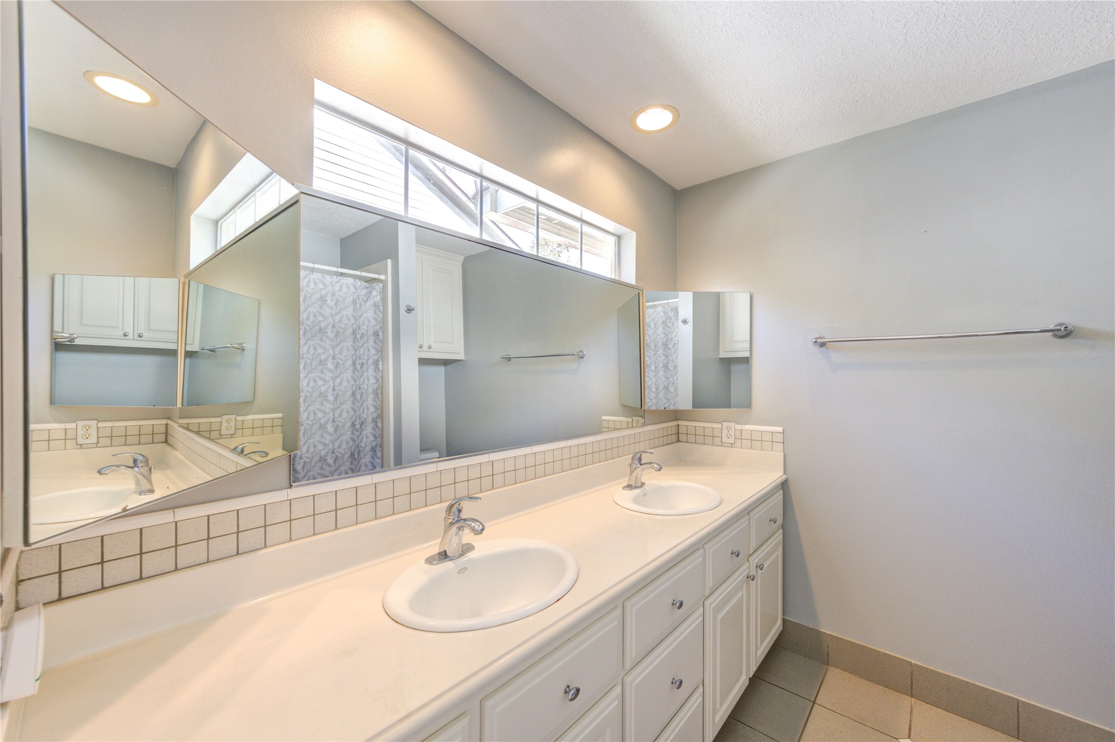1550 Sue Barnett Drive Property Photo 29