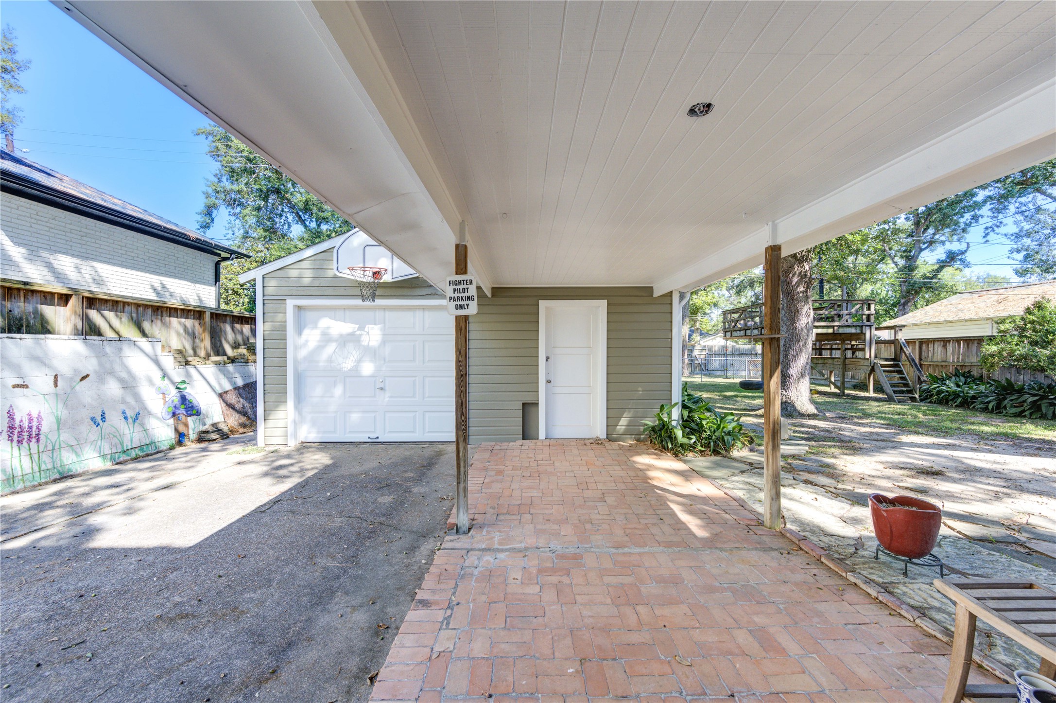 1550 Sue Barnett Drive Property Photo 31