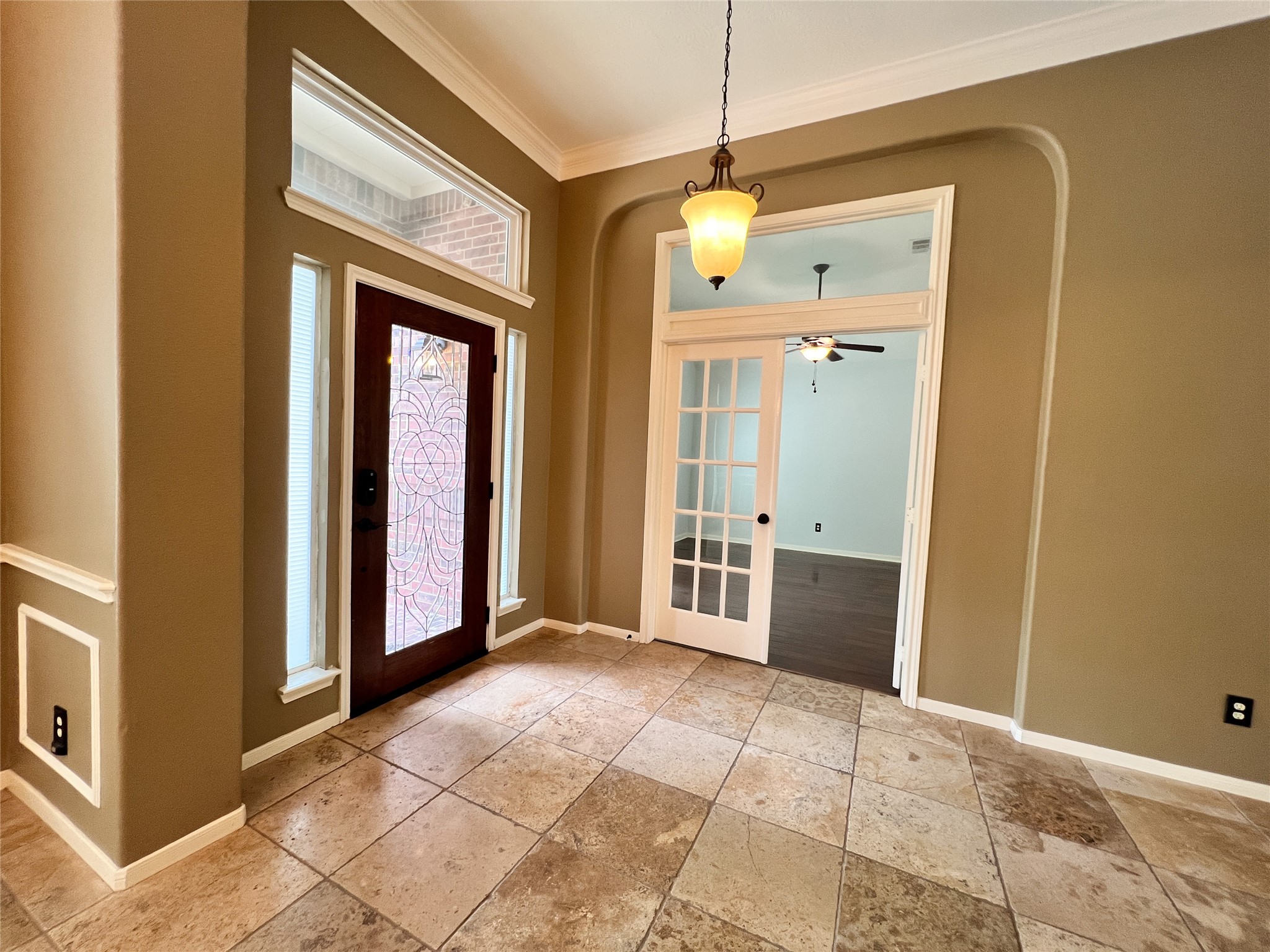 2215 Dorman Court Property Photo 3