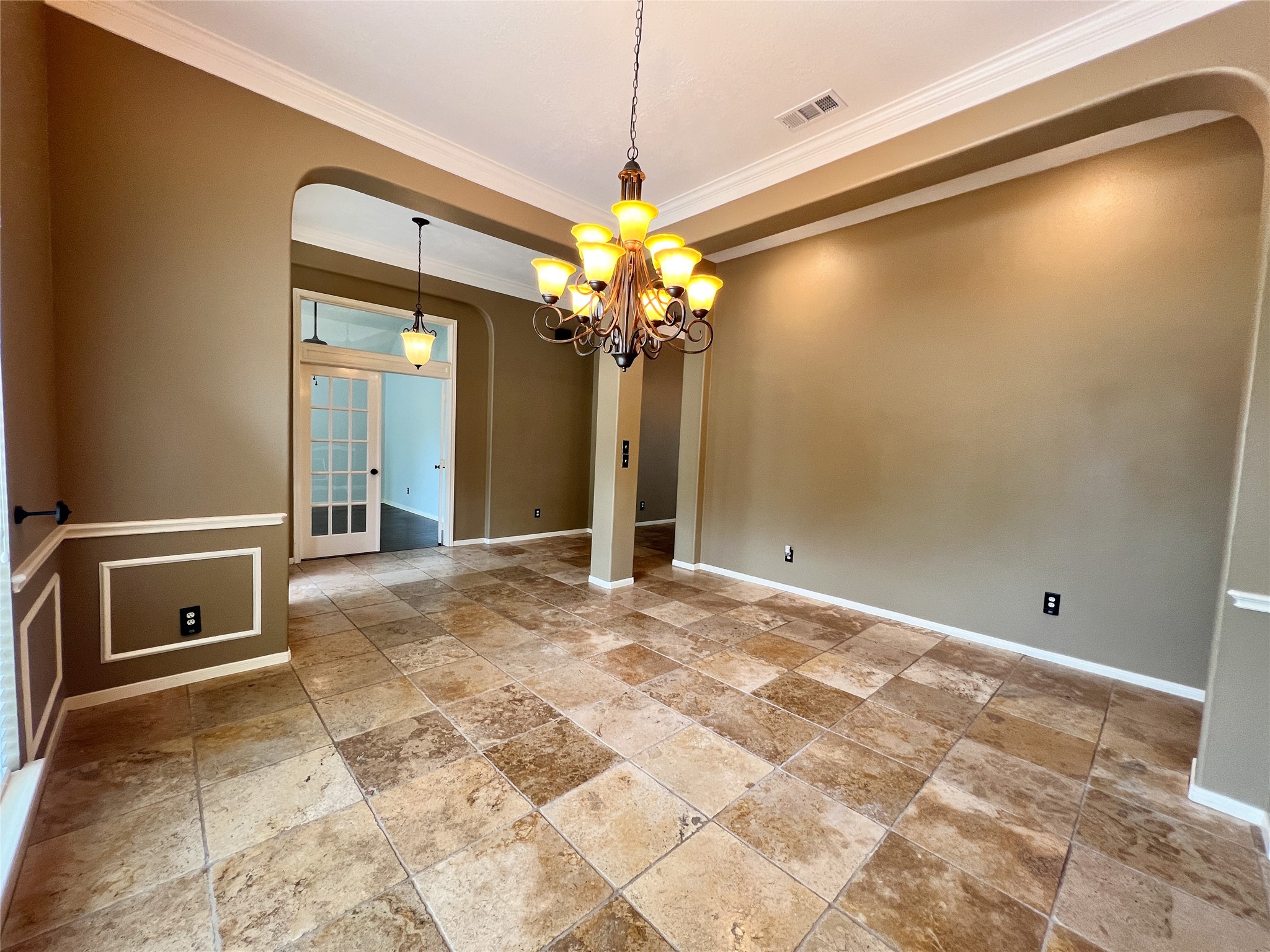 2215 Dorman Court Property Photo 4