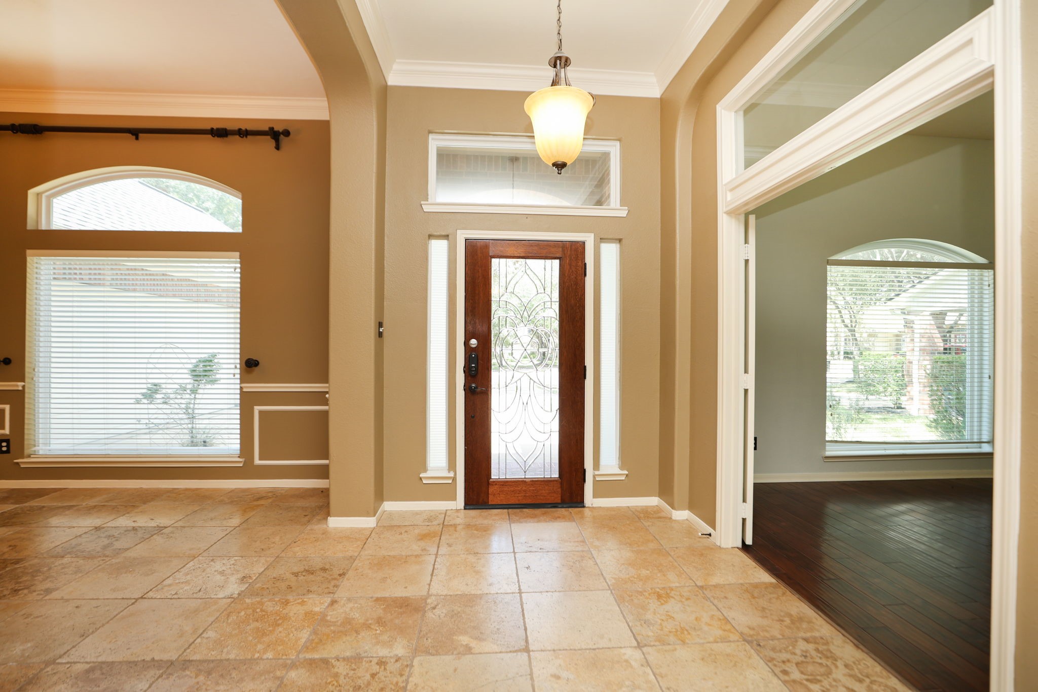 2215 Dorman Court Property Photo 4