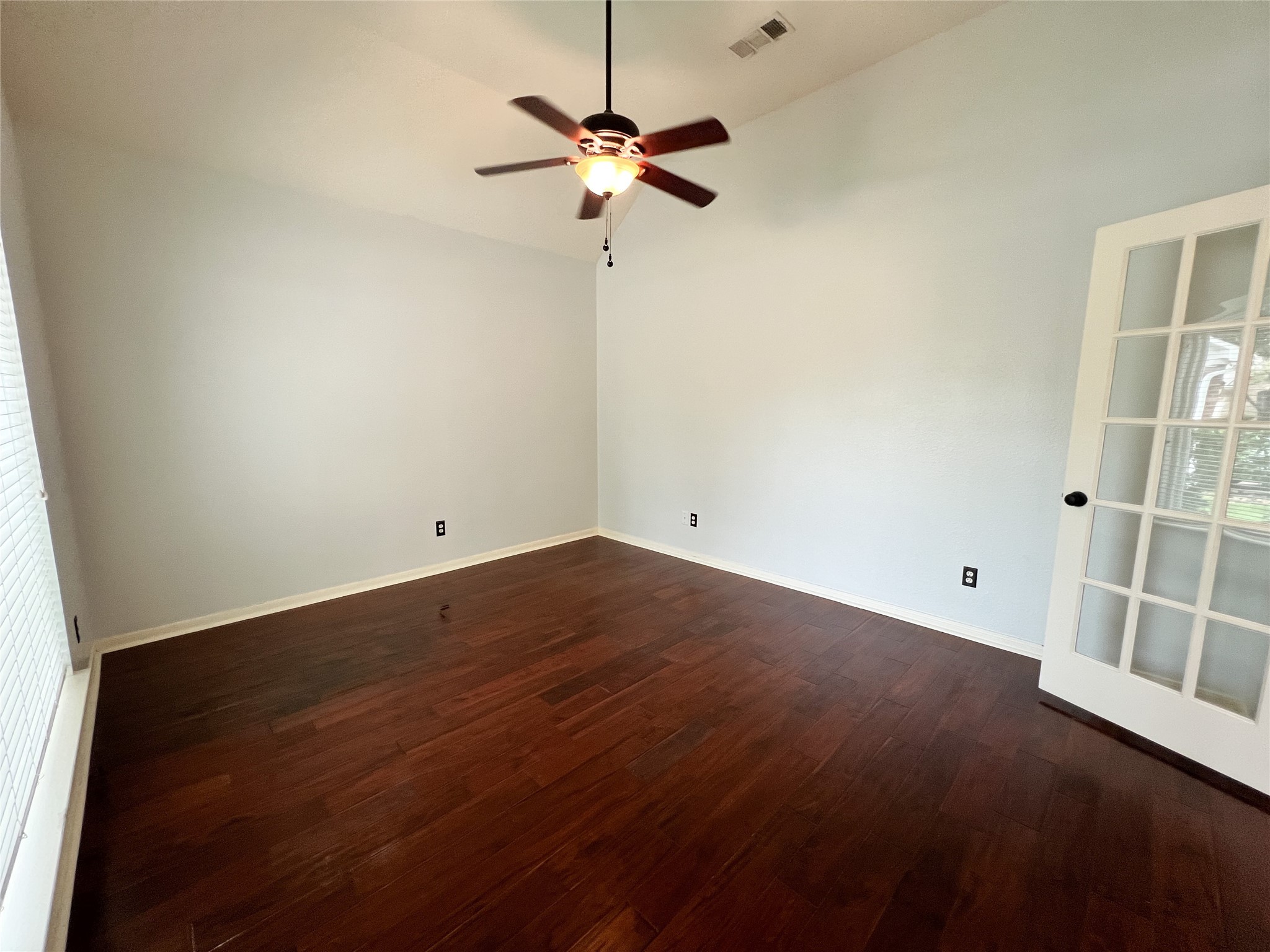 2215 Dorman Court Property Photo 5