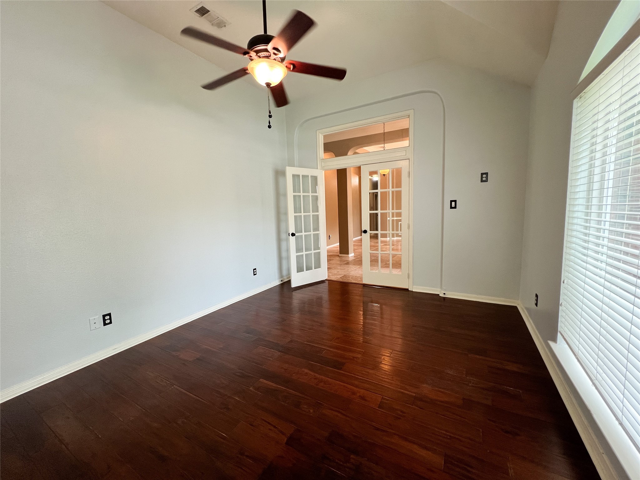 2215 Dorman Court Property Photo 6