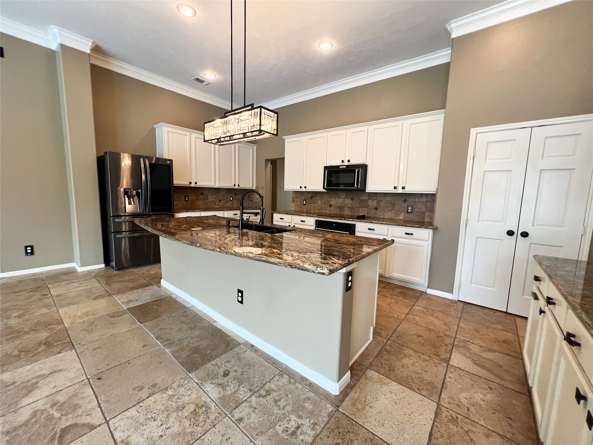 2215 Dorman Court Property Photo 8
