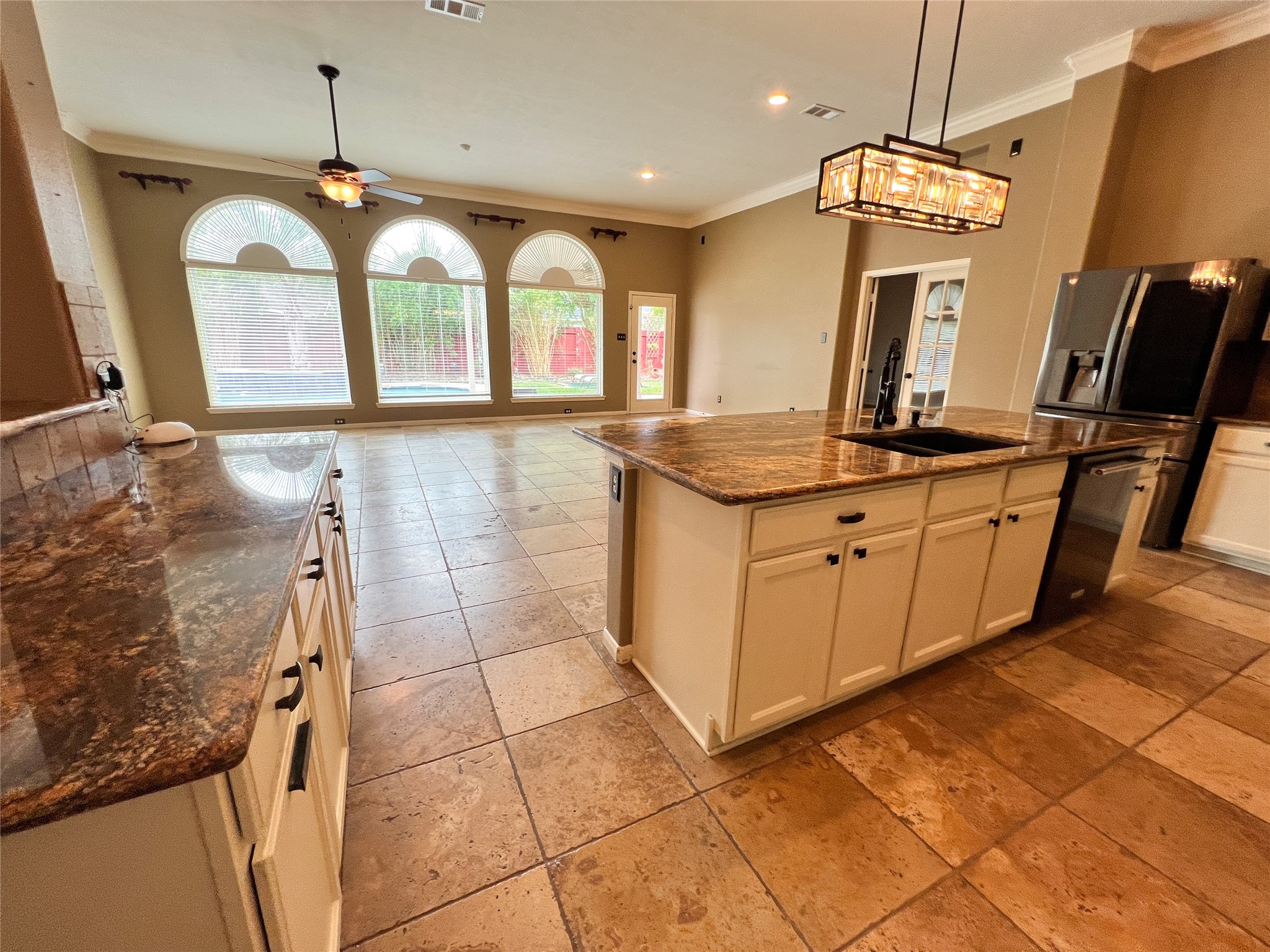 2215 Dorman Court Property Photo 12