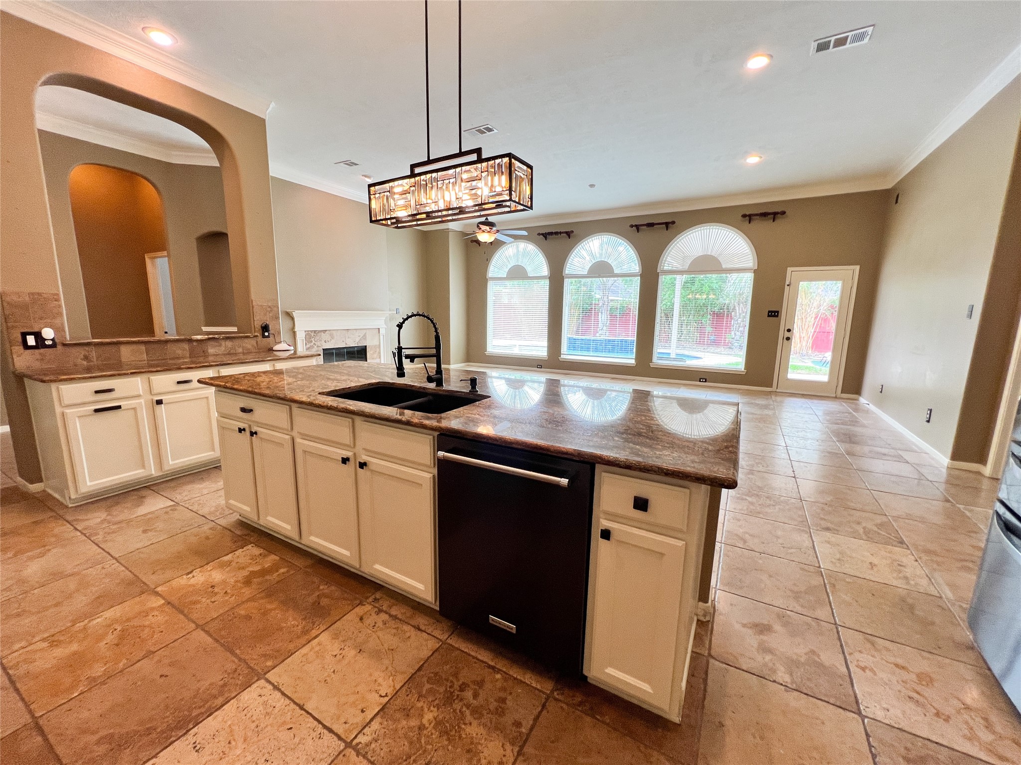 2215 Dorman Court Property Photo 13