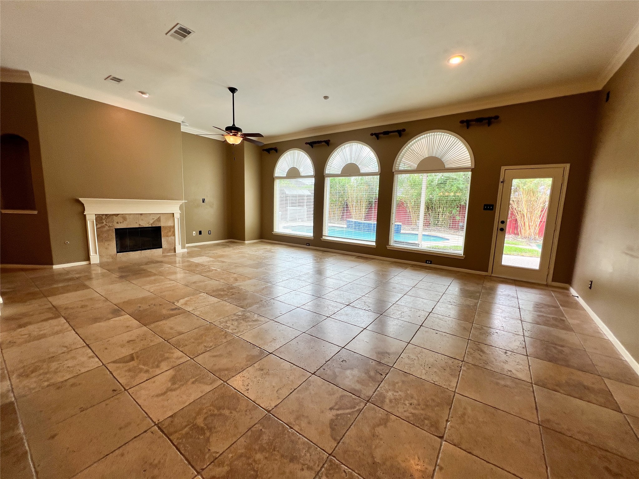2215 Dorman Court Property Photo 14