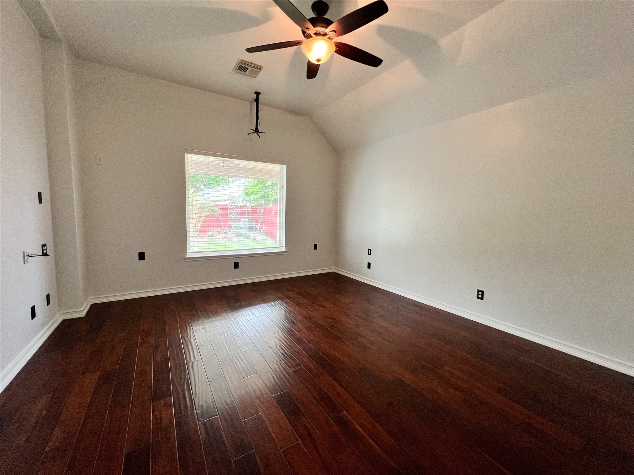 2215 Dorman Court Property Photo 17