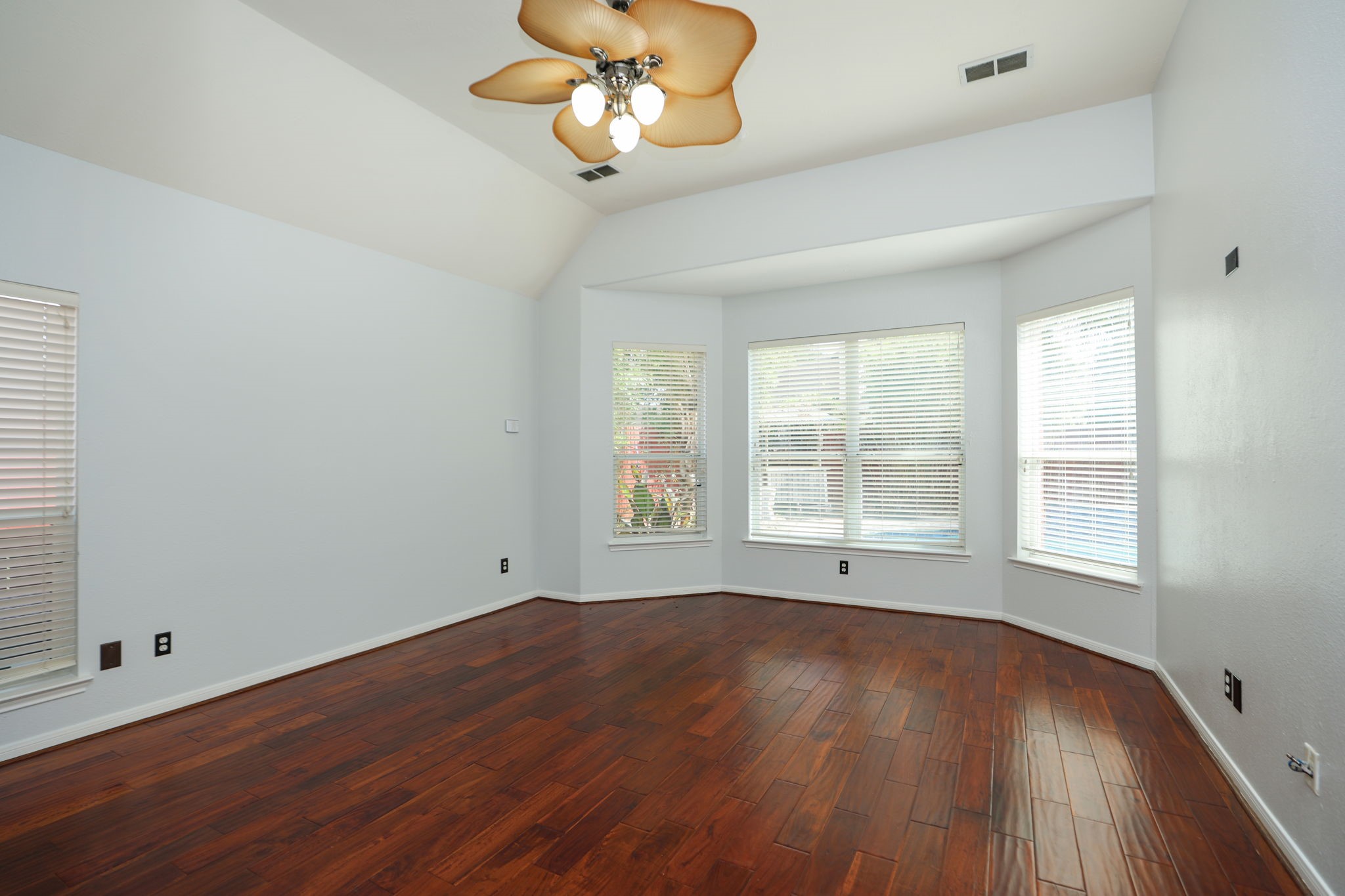 2215 Dorman Court Property Photo 17