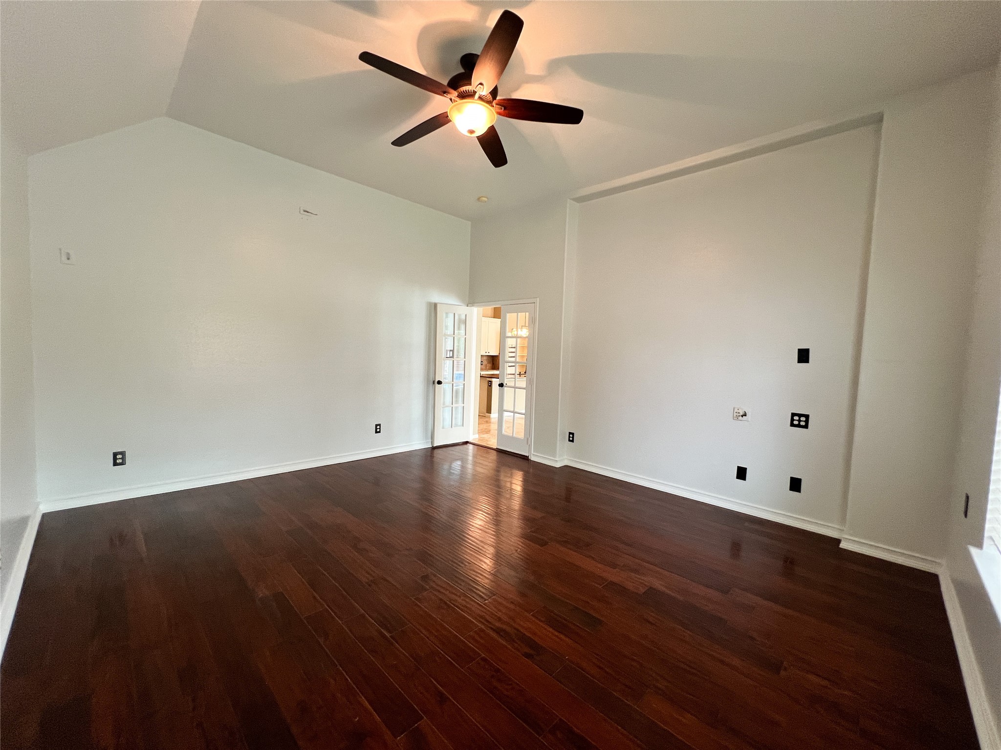 2215 Dorman Court Property Photo 18