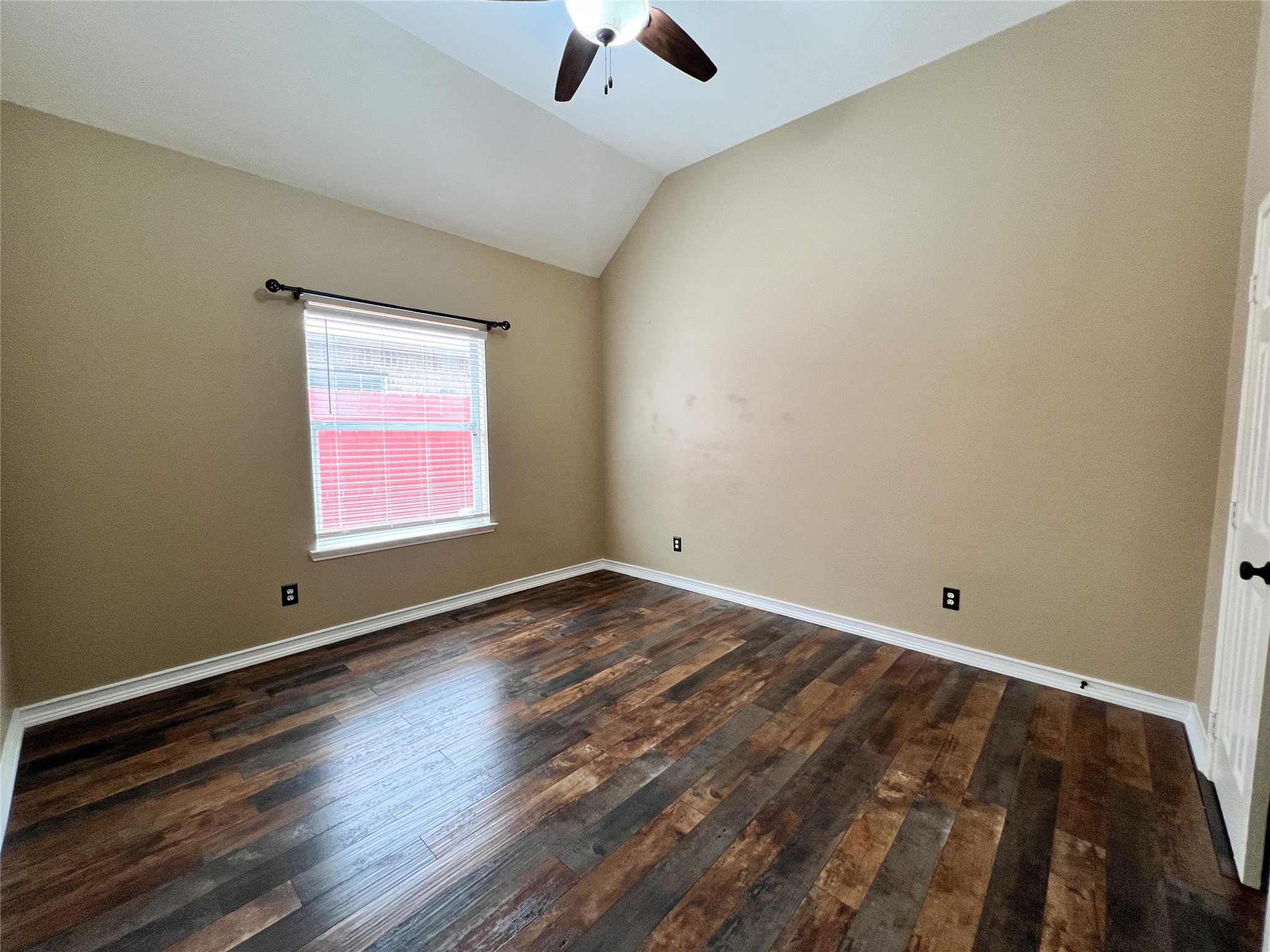 2215 Dorman Court Property Photo 23
