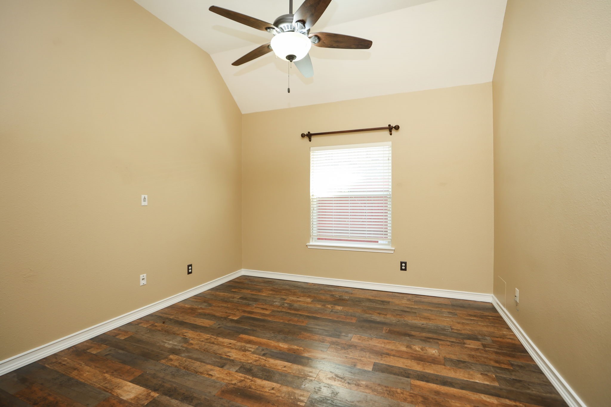2215 Dorman Court Property Photo 24