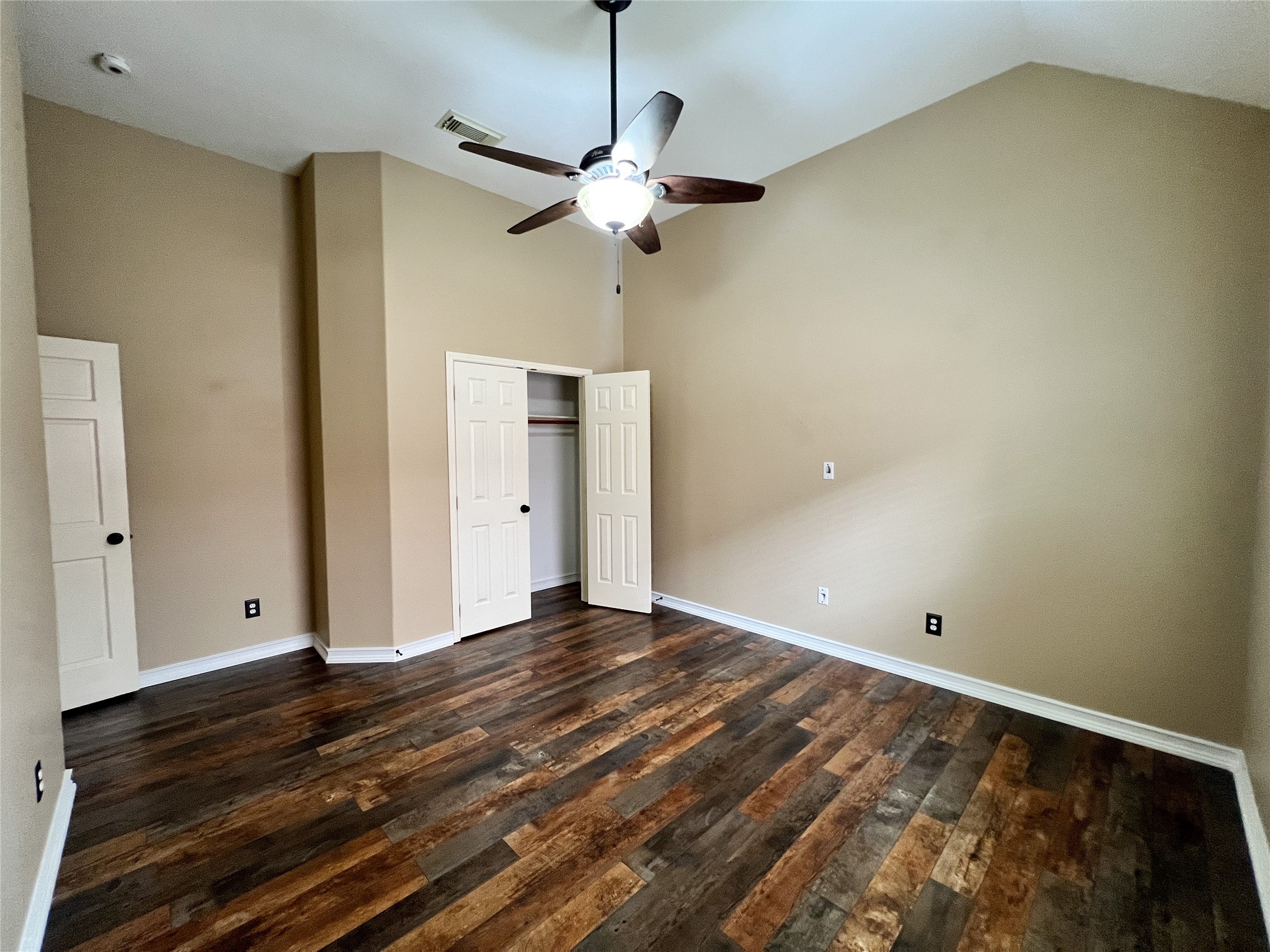 2215 Dorman Court Property Photo 25