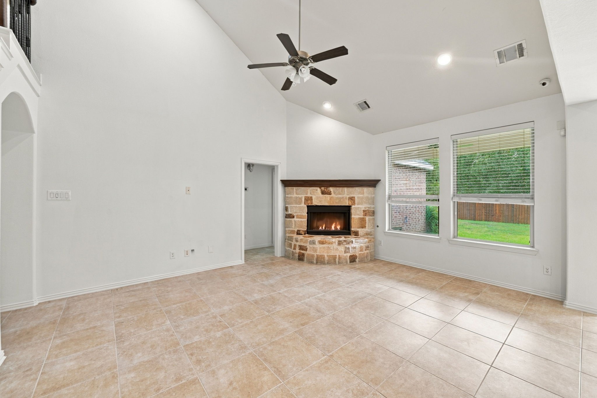 13102 Hollow Garden Lane Property Photo 7